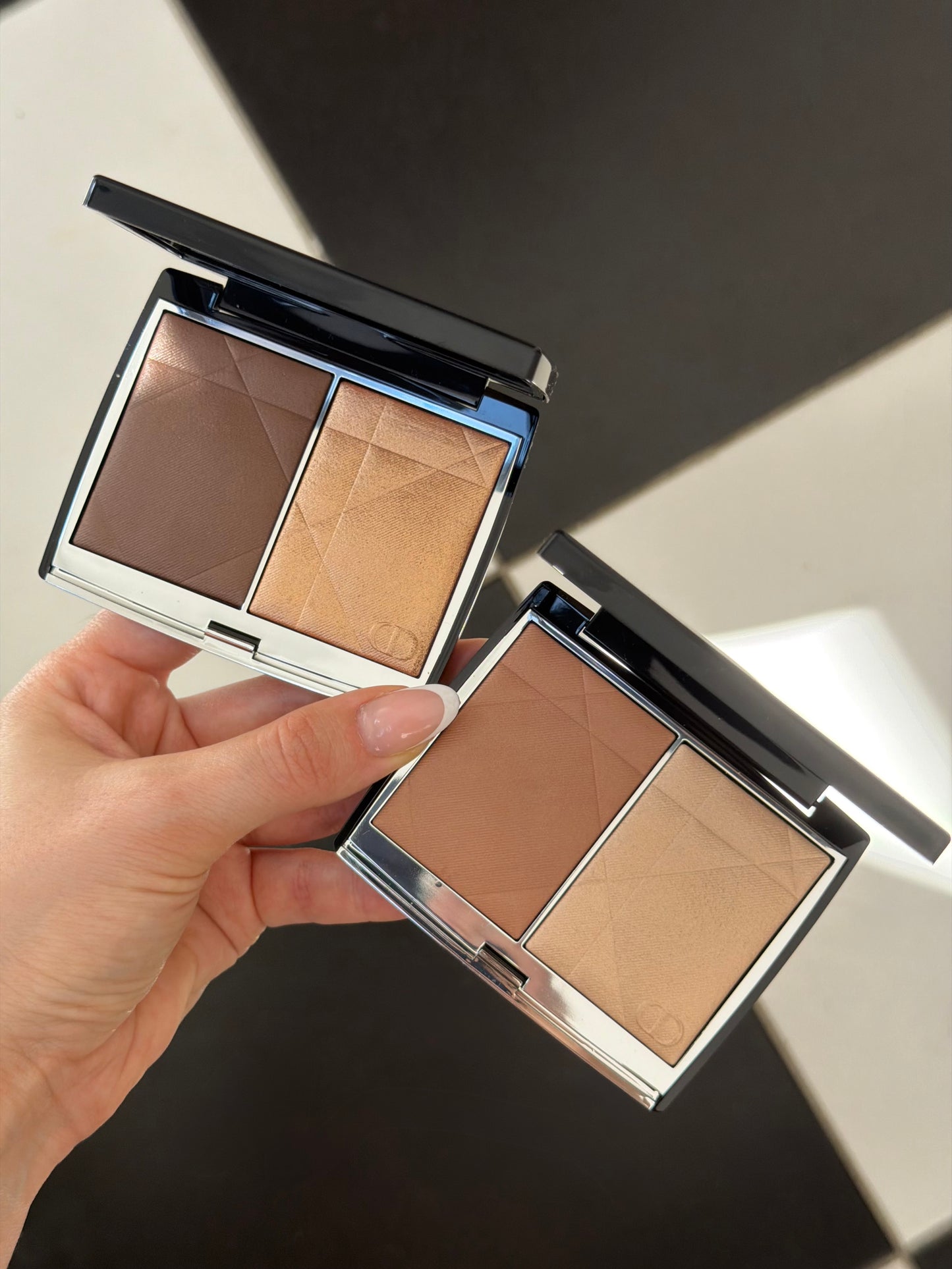 DIOR Rouge Blush Colour & Glow (100)
Multi-Use Face Palette – Color and Highlighter Duo