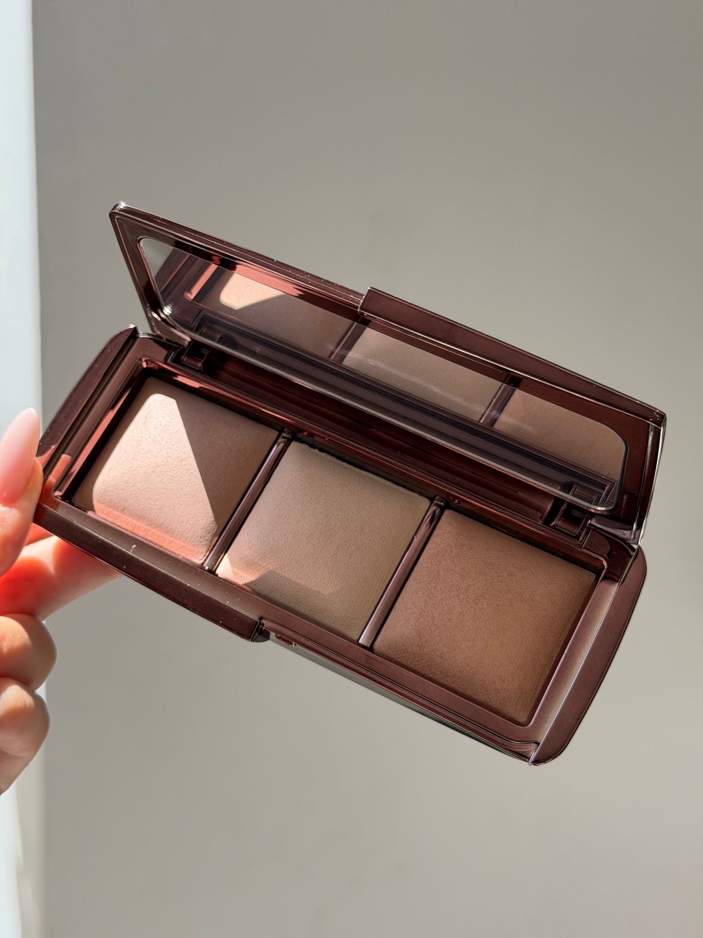 HOURGLASS Ambient Lighting Palette