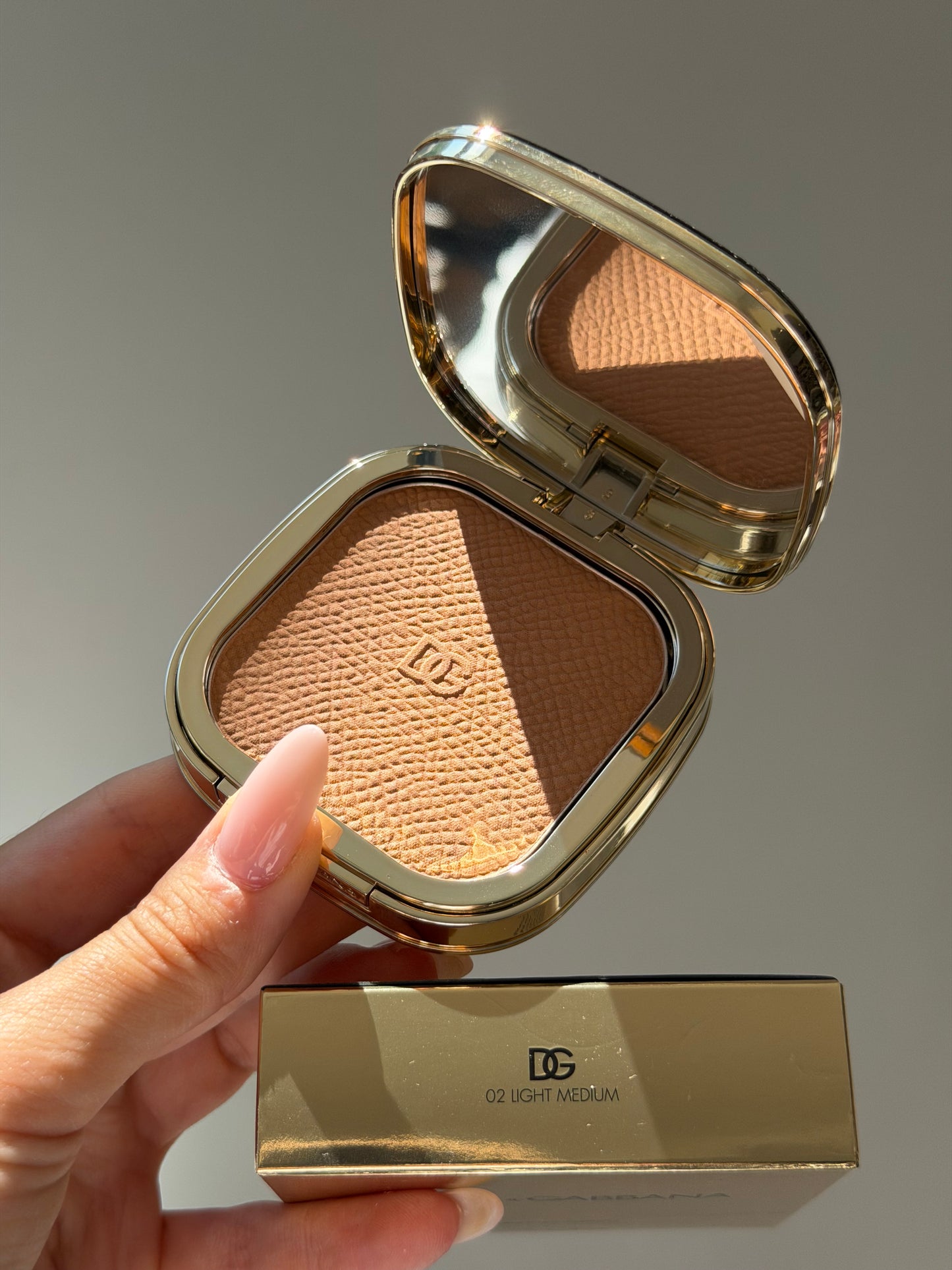 DOLCE&GABBANA Face&Eyes Match
Lasting Bronzer & Eyeshadow Powder (02)