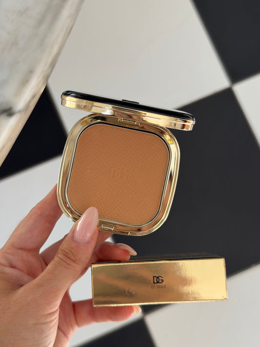 DOLCE&GABBANA Face&Eyes Match
Lasting Bronzer & Eyeshadow Powder (01)