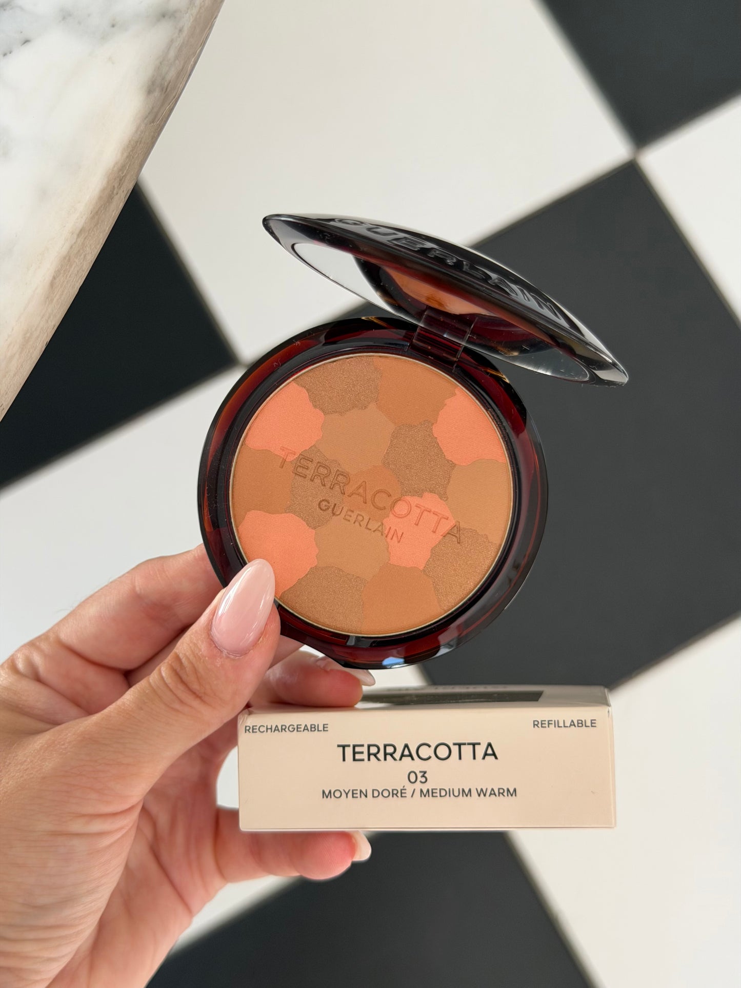 GUERLAIN Terracotta Light The Sun-Kissed Natural Healthy Glow Powder (03)
Soft & Blushing Long-Lasting