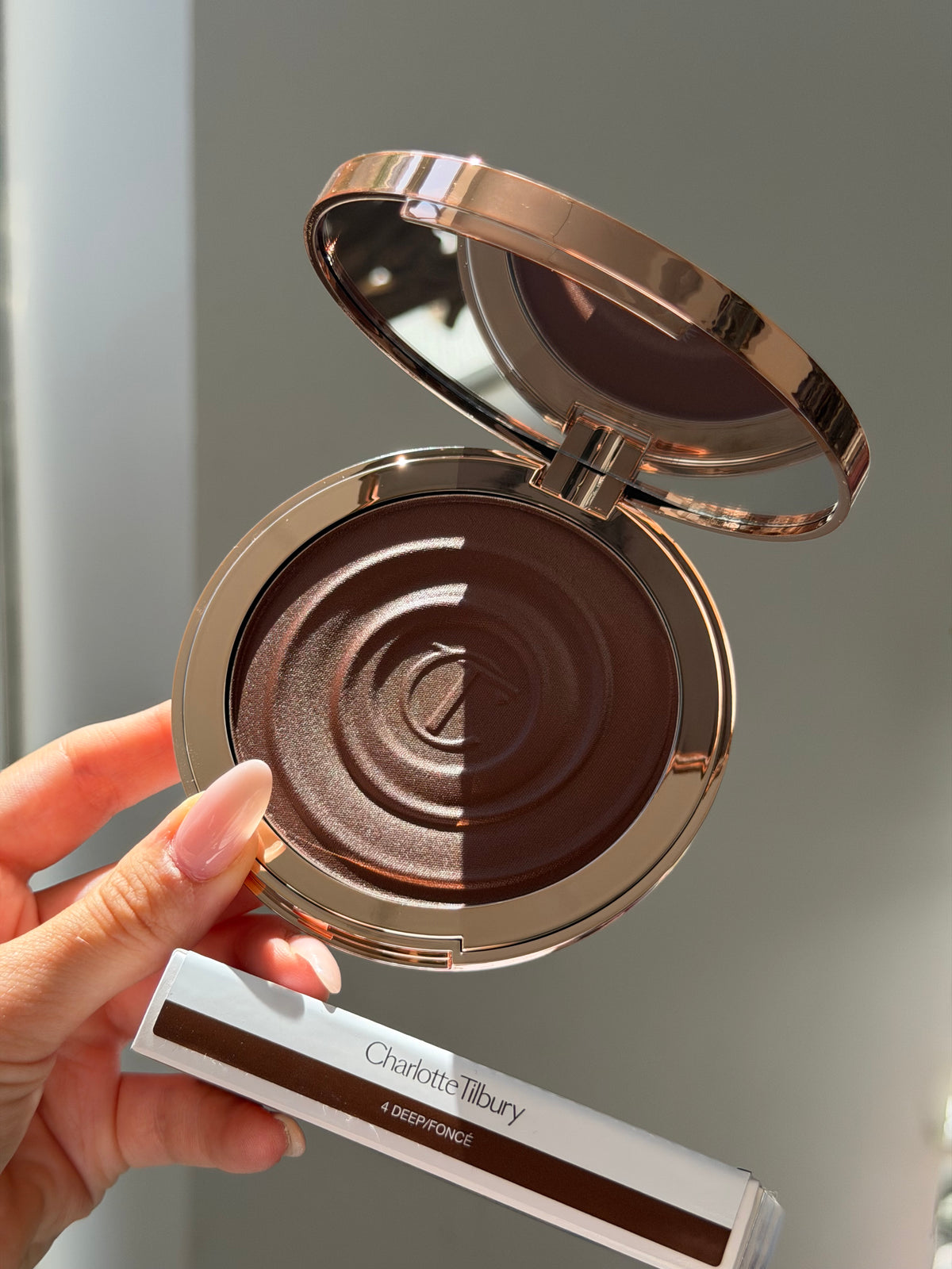 CHARLOTTE TILBURY Beautiful Skin Sun-Kissed Glow Bronzer (4)
Face & Body