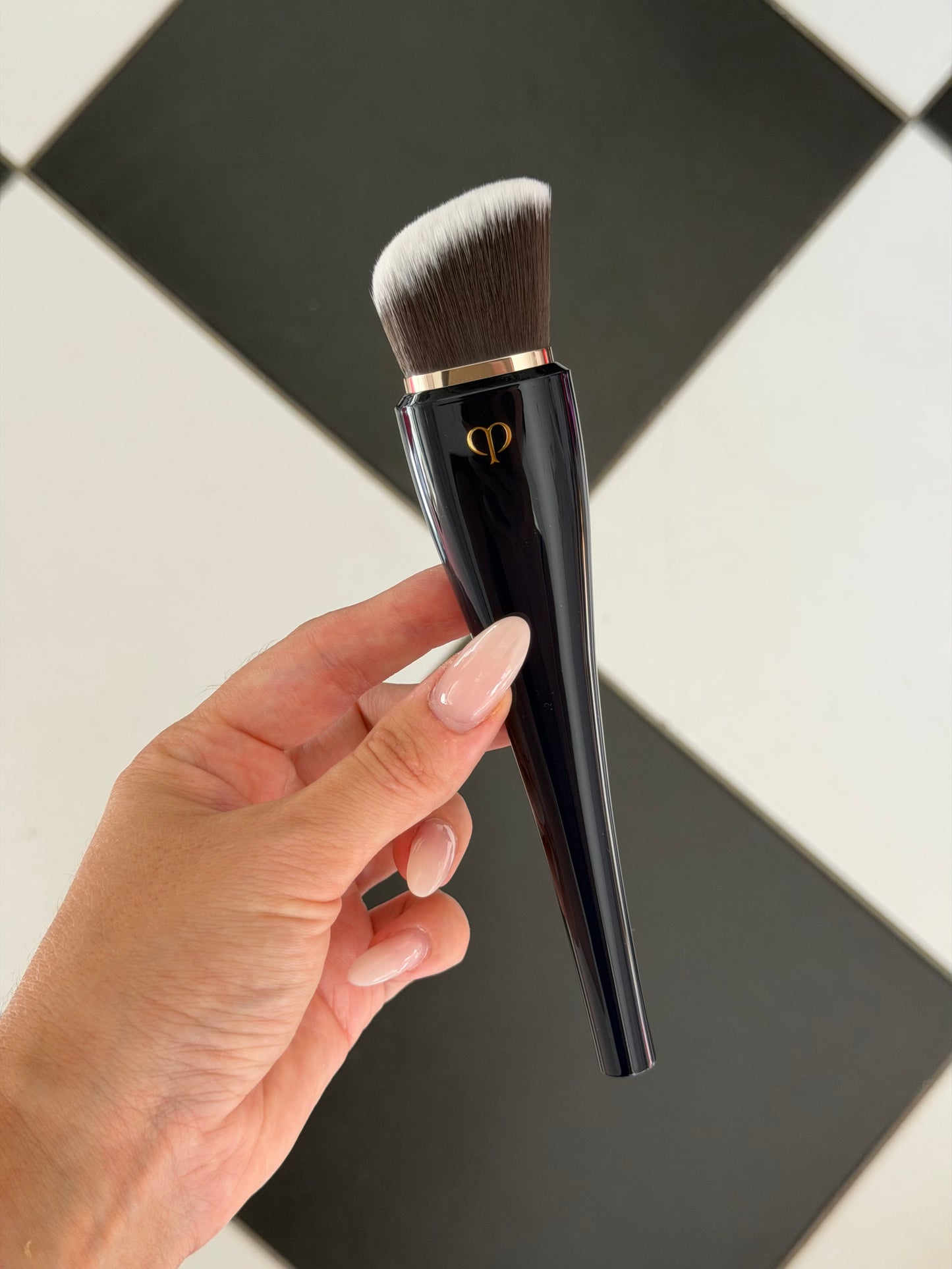 CLÉ DE PEAU BEAUTÉ Light Coverage Foundation Brush