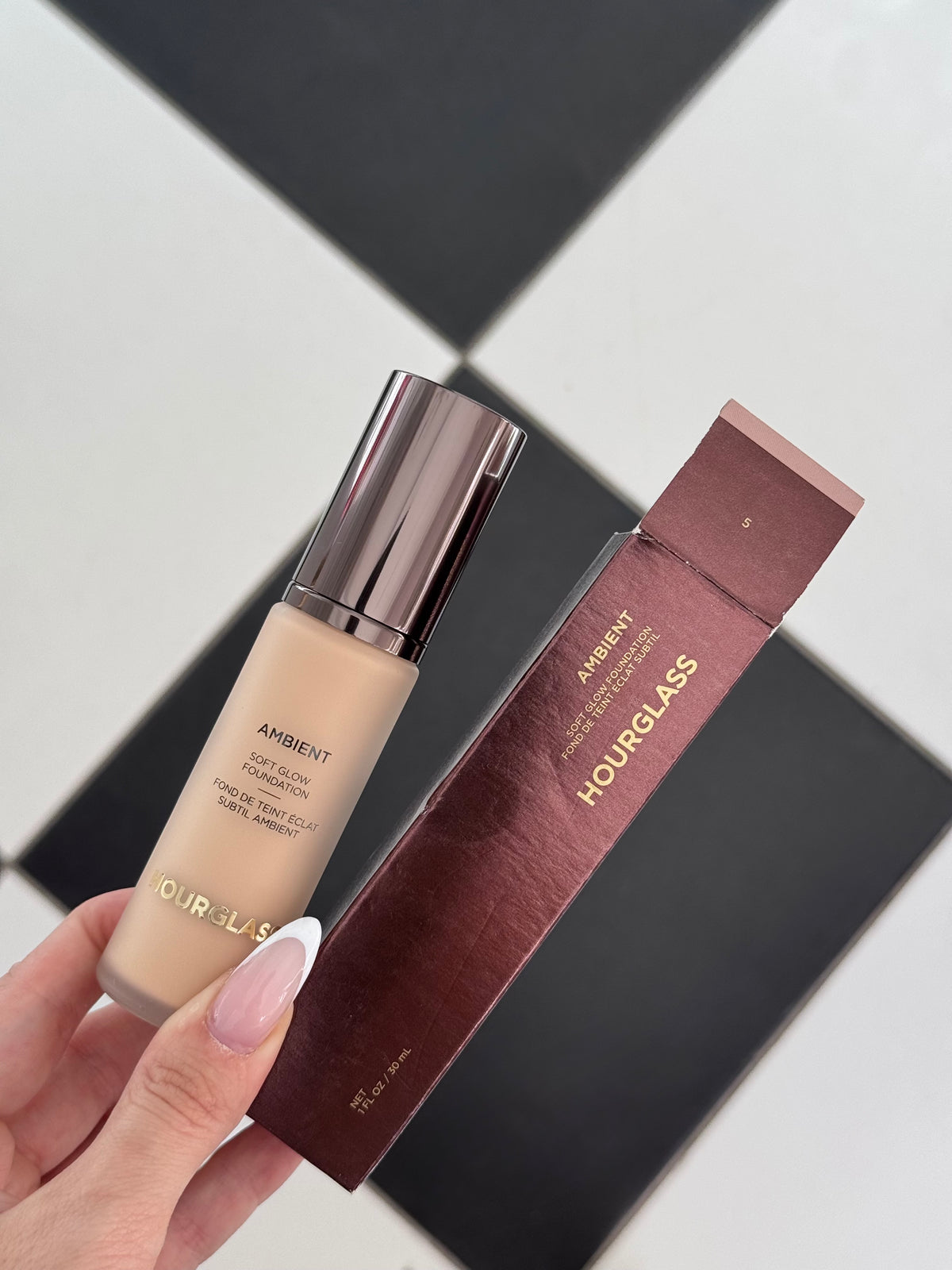 HOURGLASS Ambient Soft Glow Foundation (5)