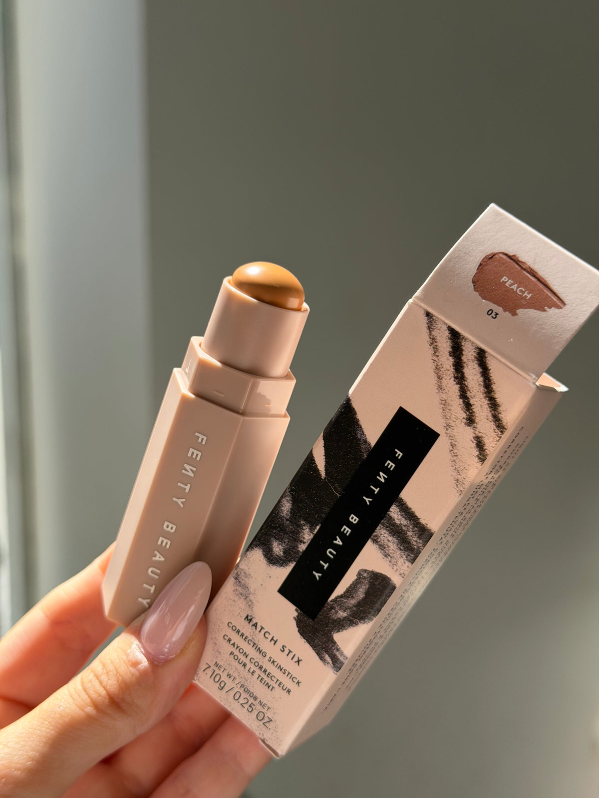 FENTY Match Stix Correcting Skinstick (03)