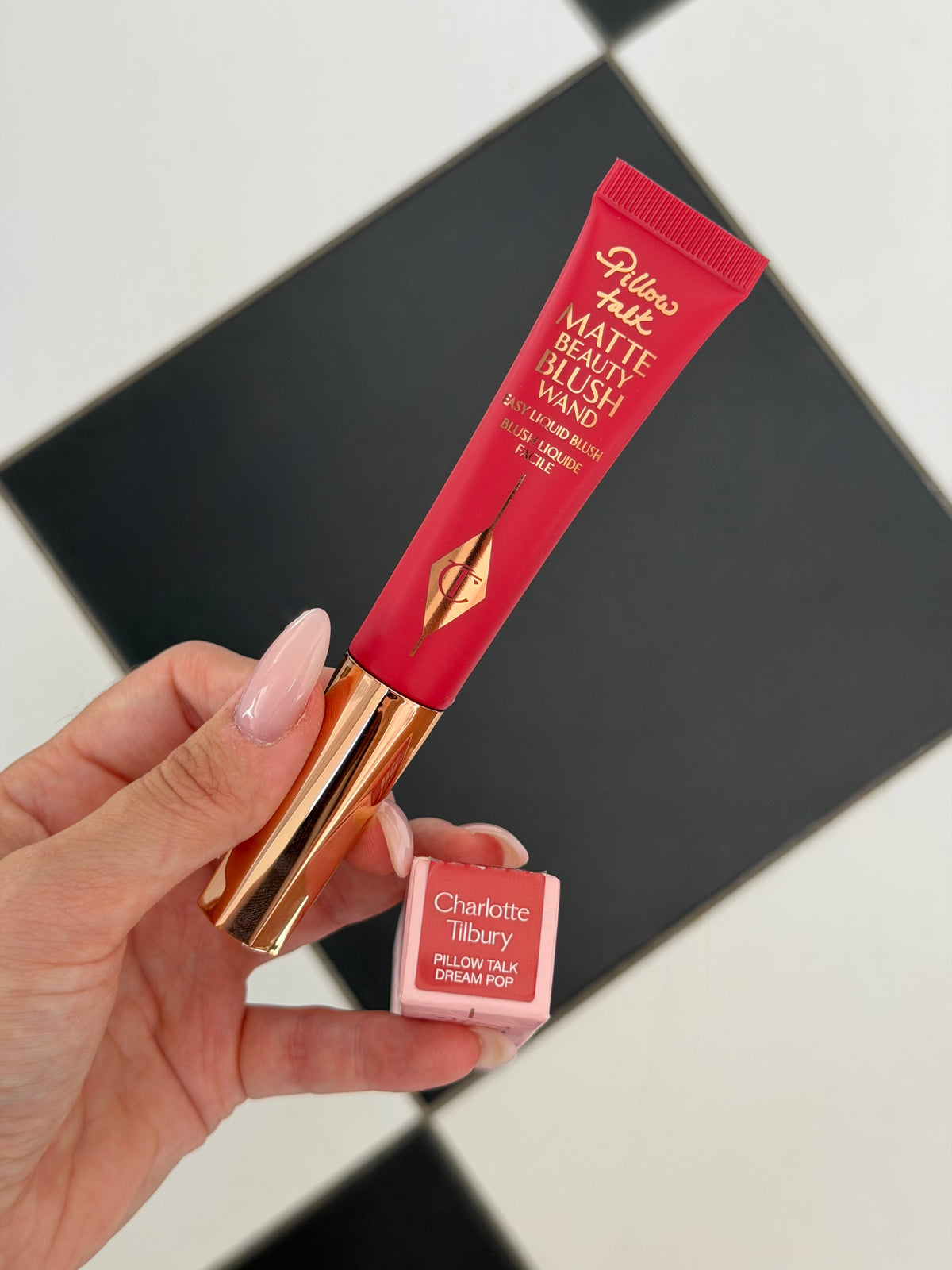 CHARLOTTE TILBURY Pillow Talk - Dream Pop
Matte Beauty Blush Wand - Easy Liquid Blush