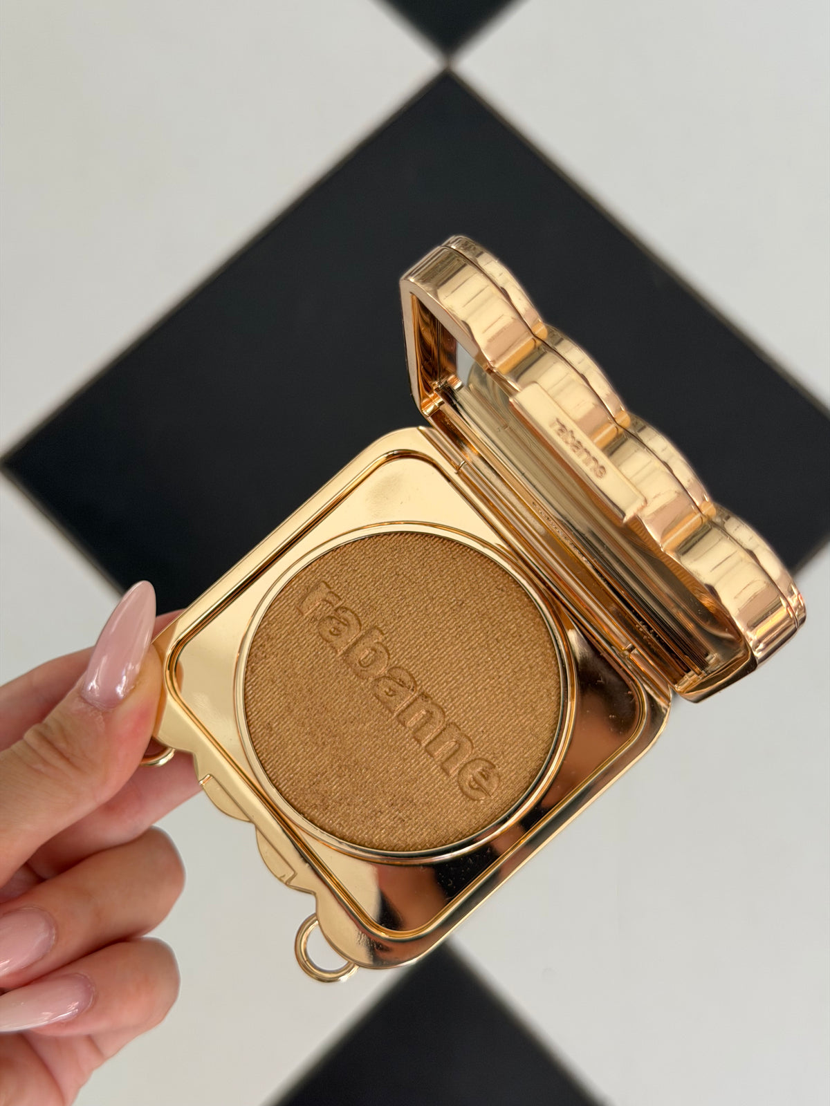PACO RABANNE 1969 Makeup Clutch
Ultra-Shiny, All-Over Luminizer, Second Skin Comfort