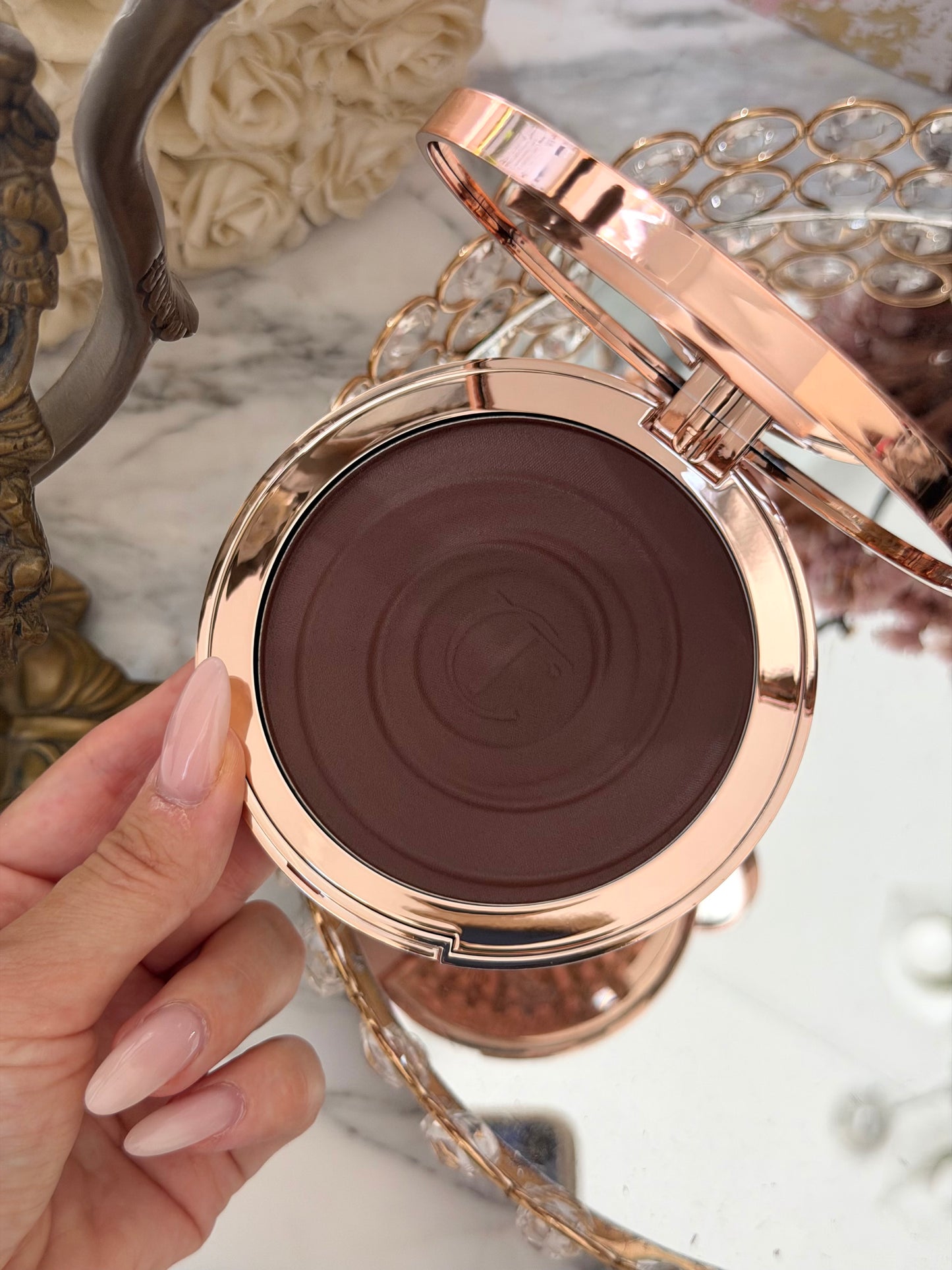 CHARLOTTE TILBURY Beautiful Skin Sun-Kissed Glow Bronzer (4)
Face & Body