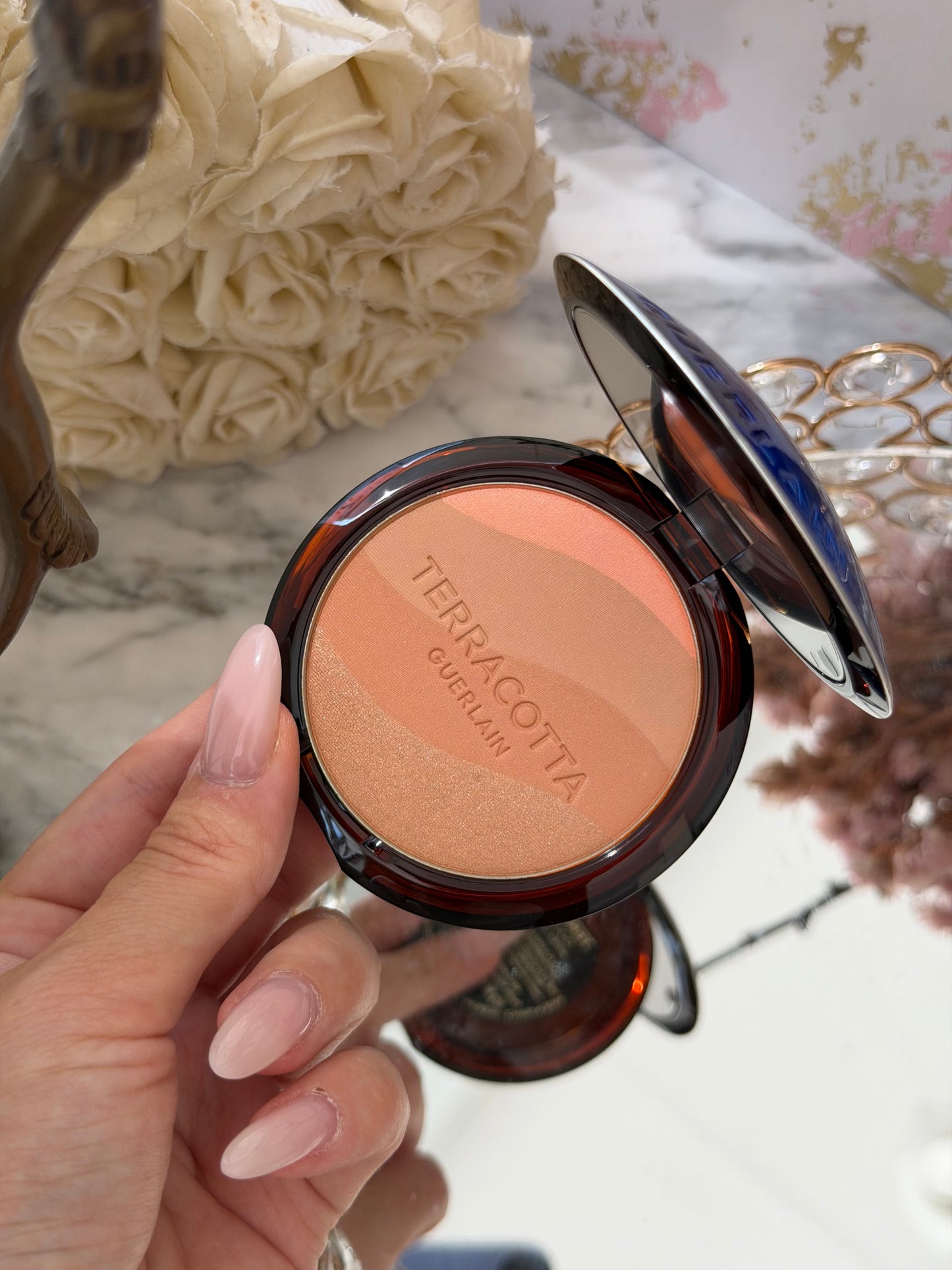 GUERLAIN Terracotta Golden Dunes
The Sun-Kissed Healthy Glow Powder Limited Edition - Case Blue Dakhla