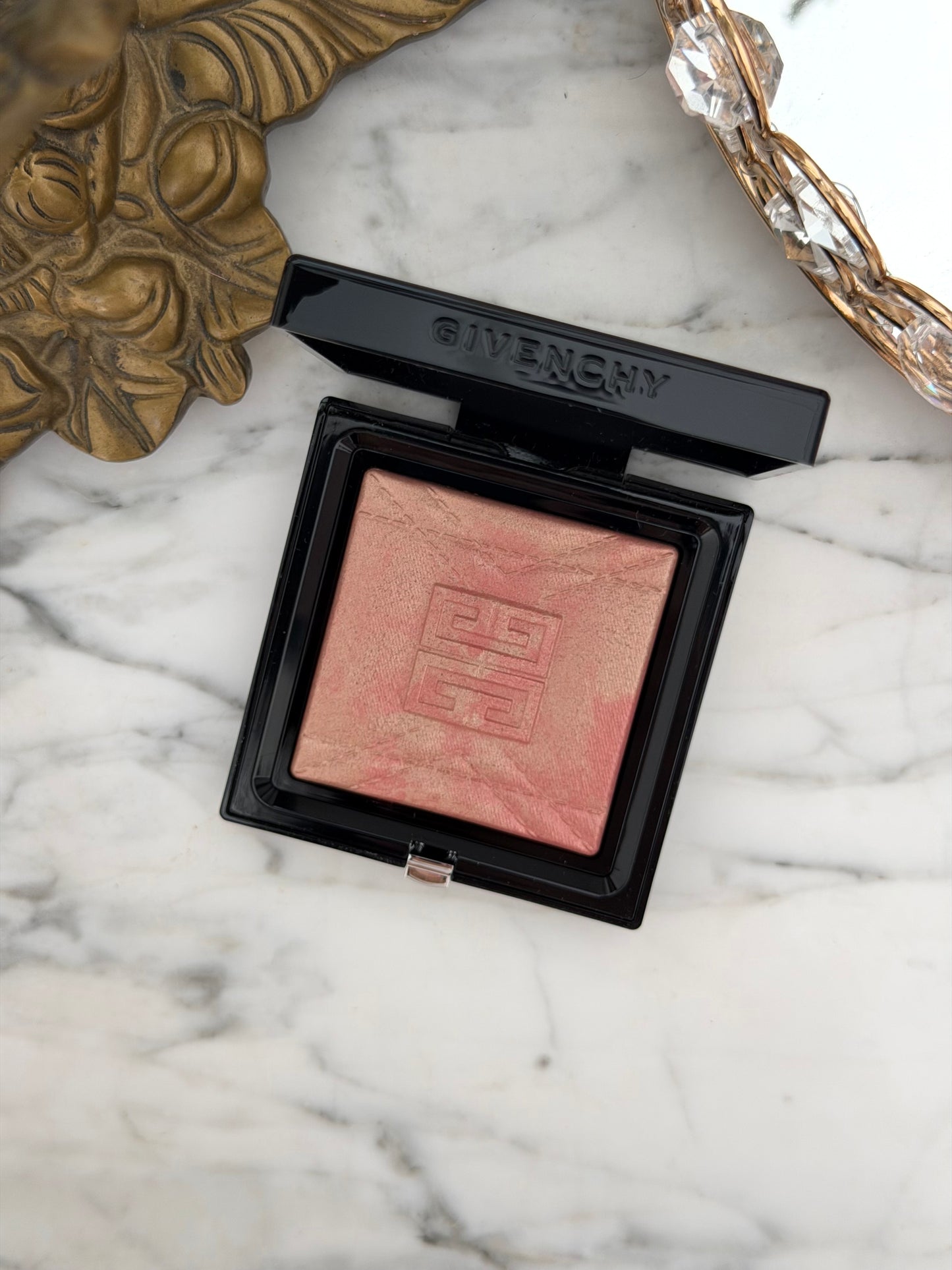 GIVENCHY Prisme Libre Highlighter Powder (004)
Long-lasting Hydrating And Marbled