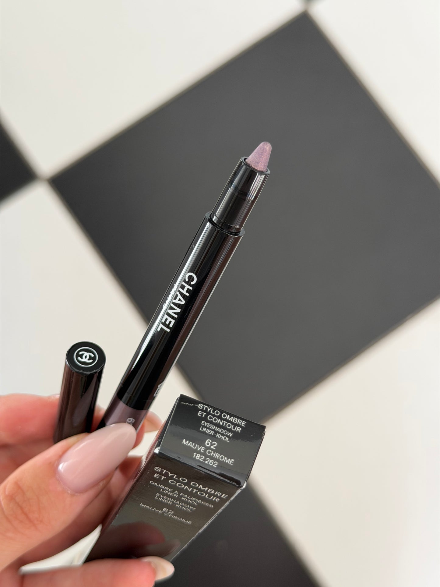 CHANEL Stylo Ombre Et Contour (62)
Eyeshadow – Liner – Khôl (Copy)