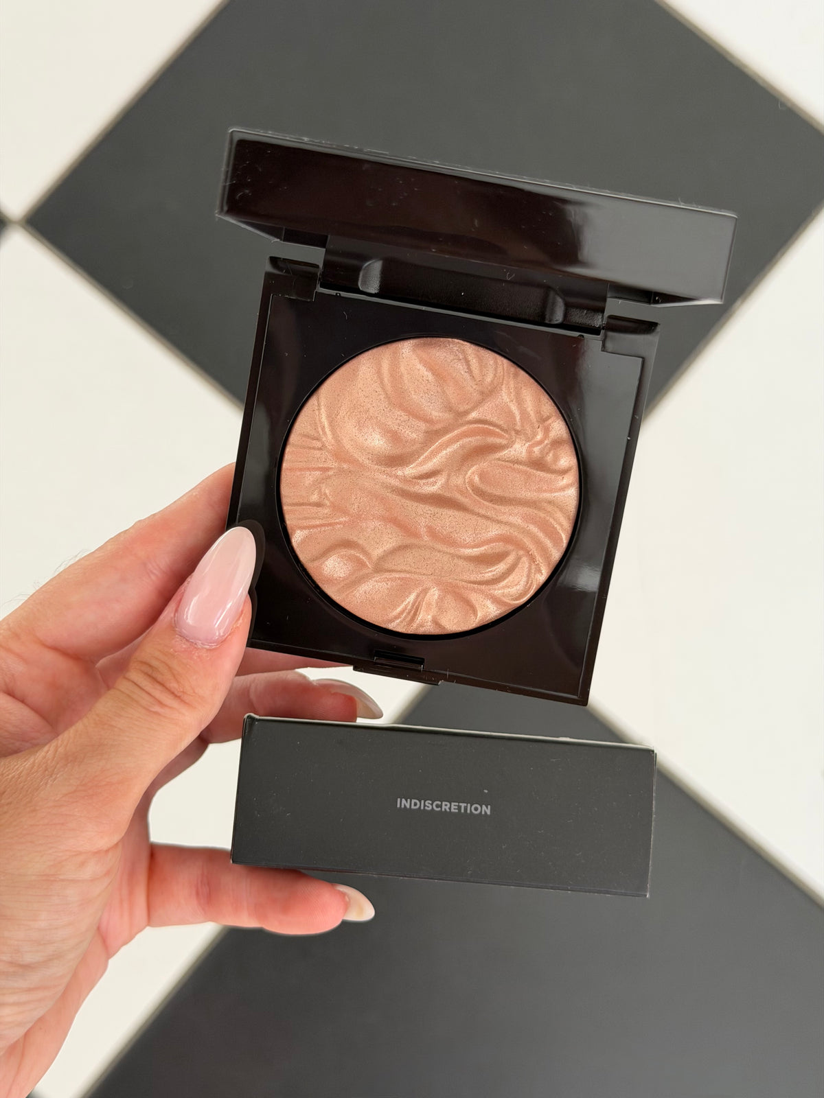 LAURA MERCIER Face Illuminator Highlighting Powder