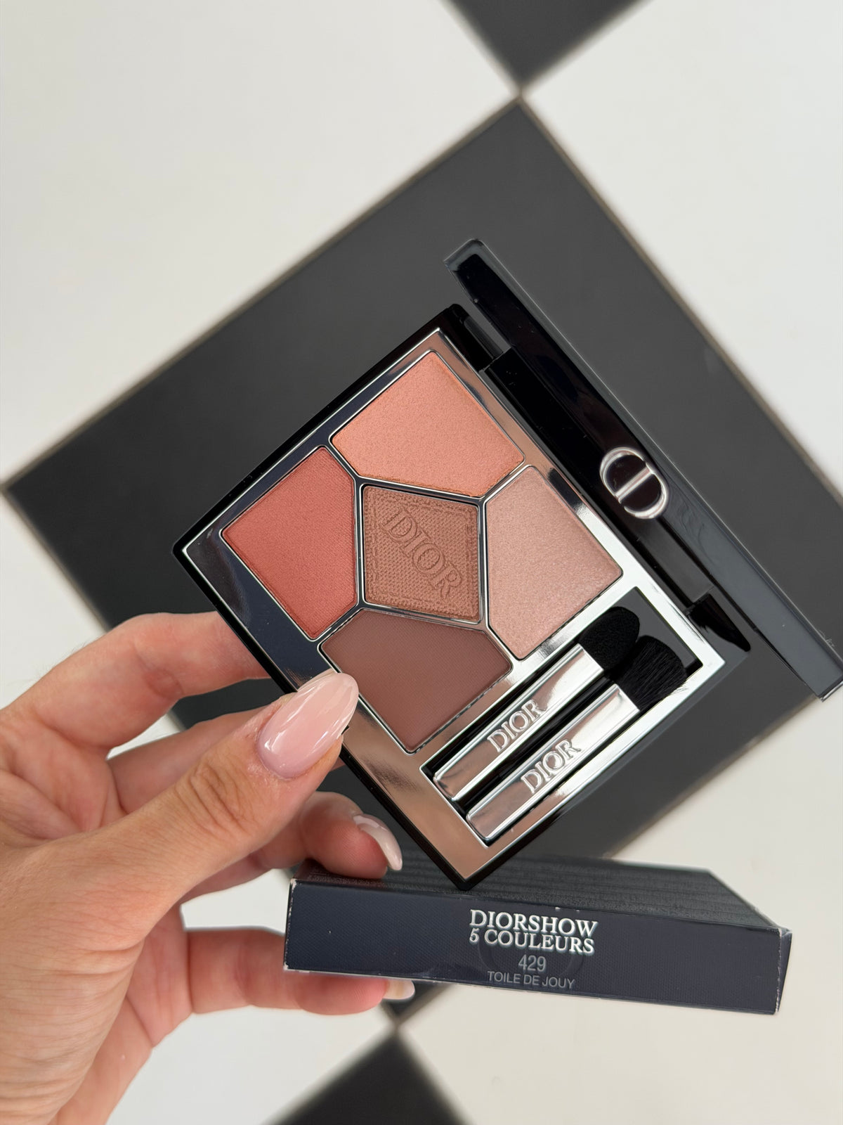 DIOR Diorshow 5 Couleurs
Eye Palette - 5 Eyeshadows - High Color and Long Wear (429)