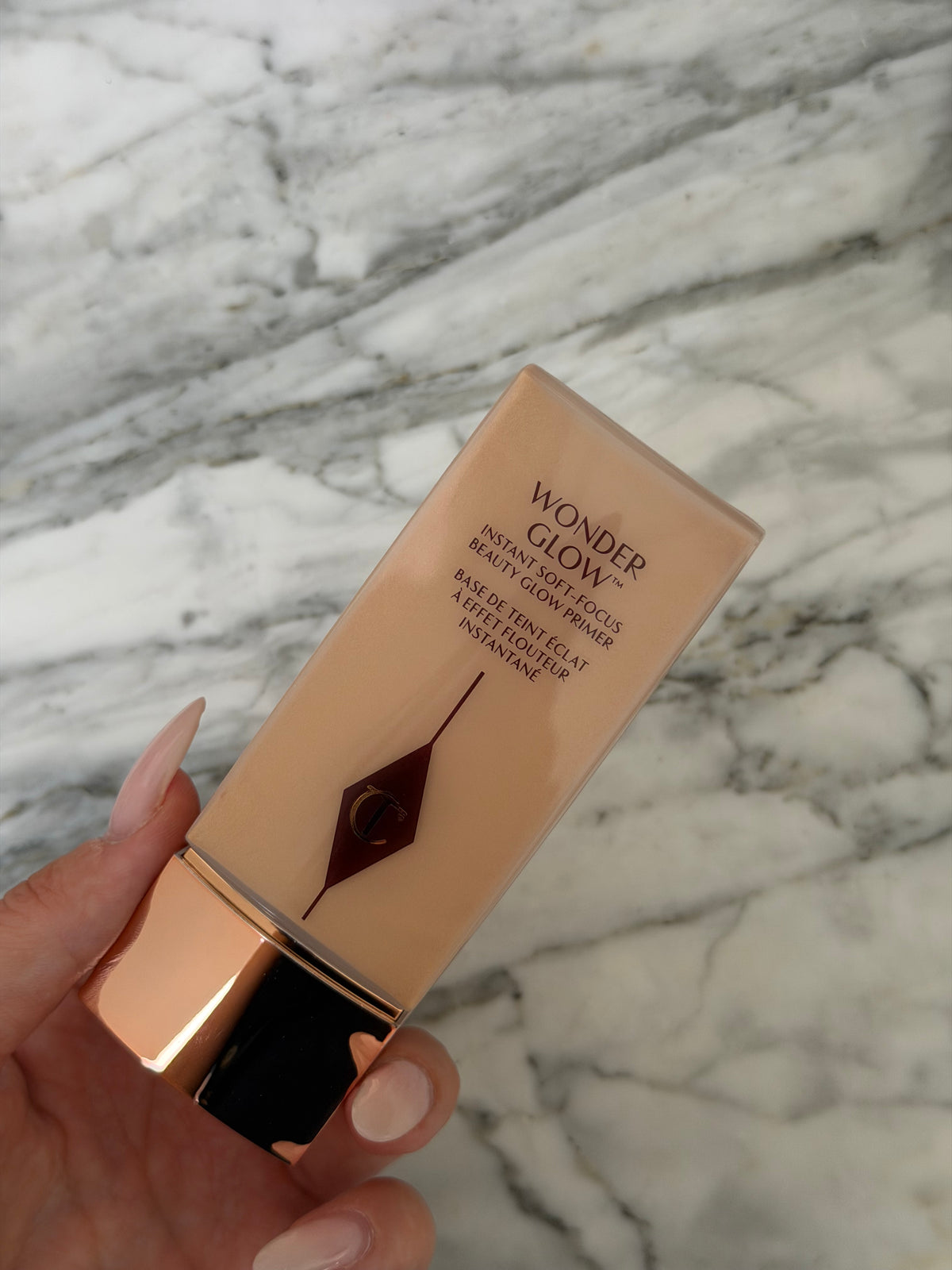 CHARLOTTE TILBURY
WonderGlow Primer
Instant Soft-Focus Beauty Glow