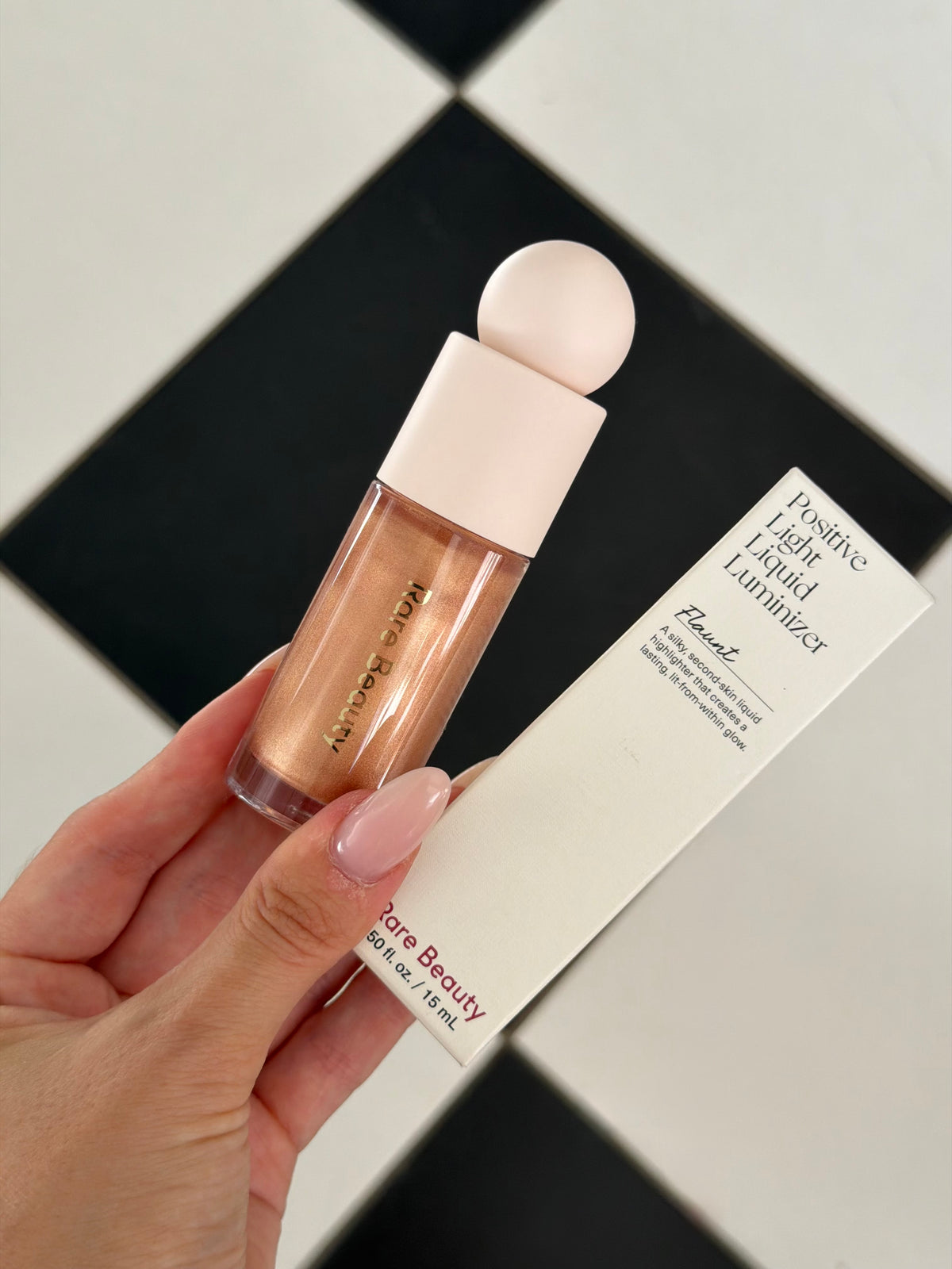 RARE BEAUTY Positive Light Liquid Luminizer - Flaunt
