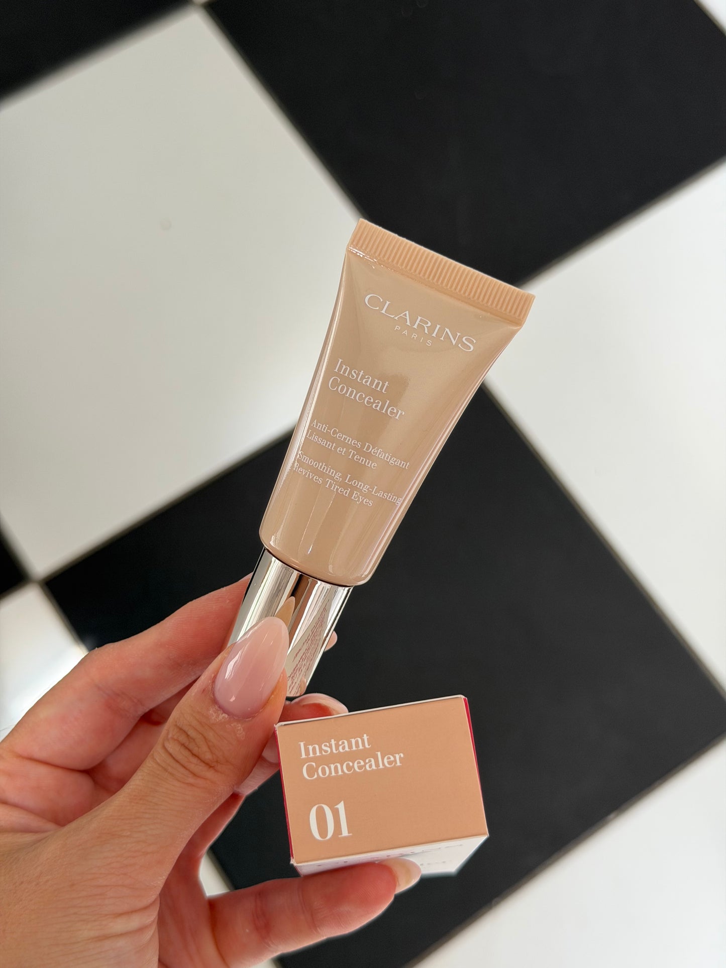 CLARINS Instant Concealer (01) Smoothing, Long-Lasting Revives Tired Eyes