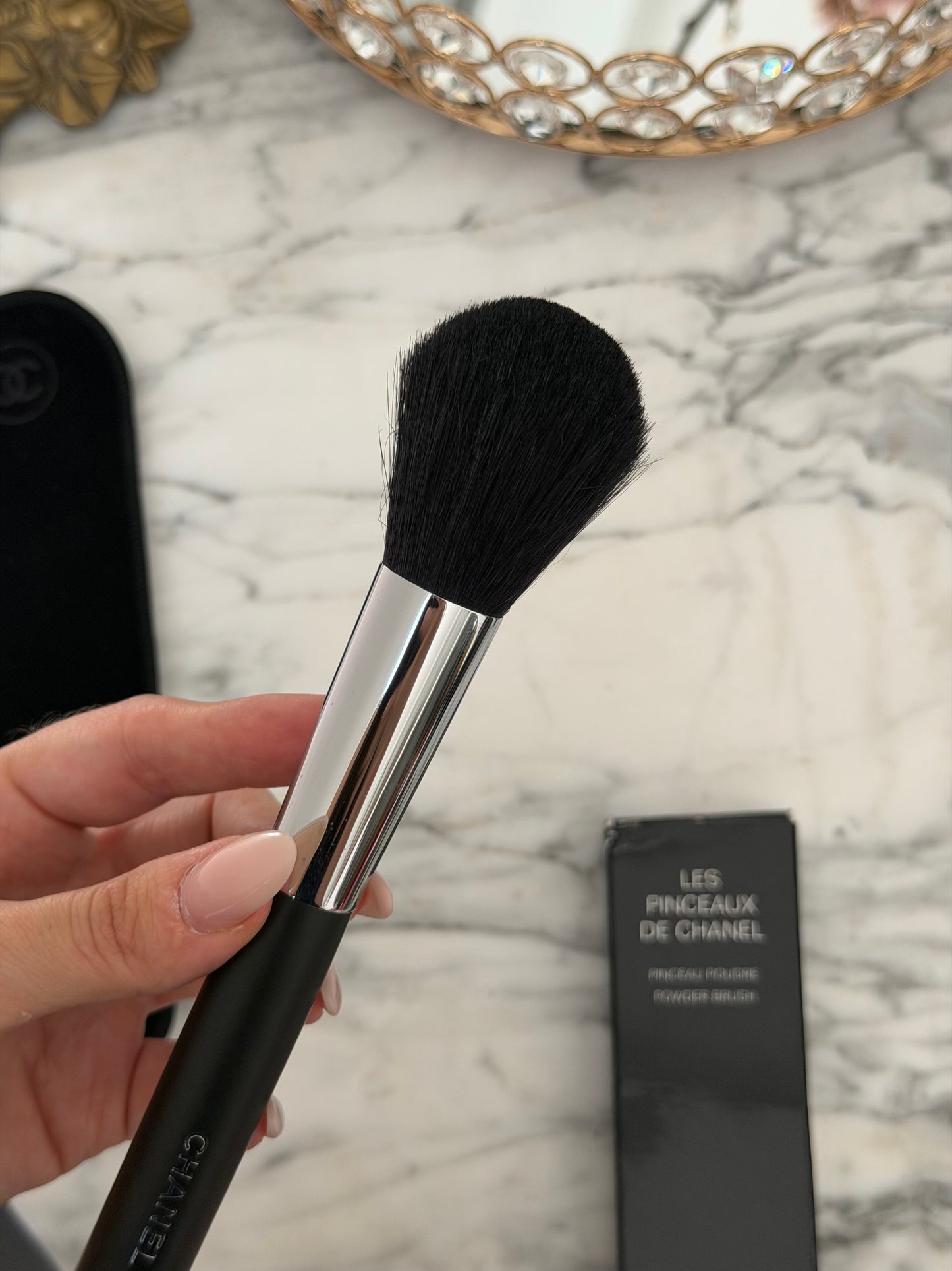 CHANEL Les Pinceaux De Chanel
Powder Brush