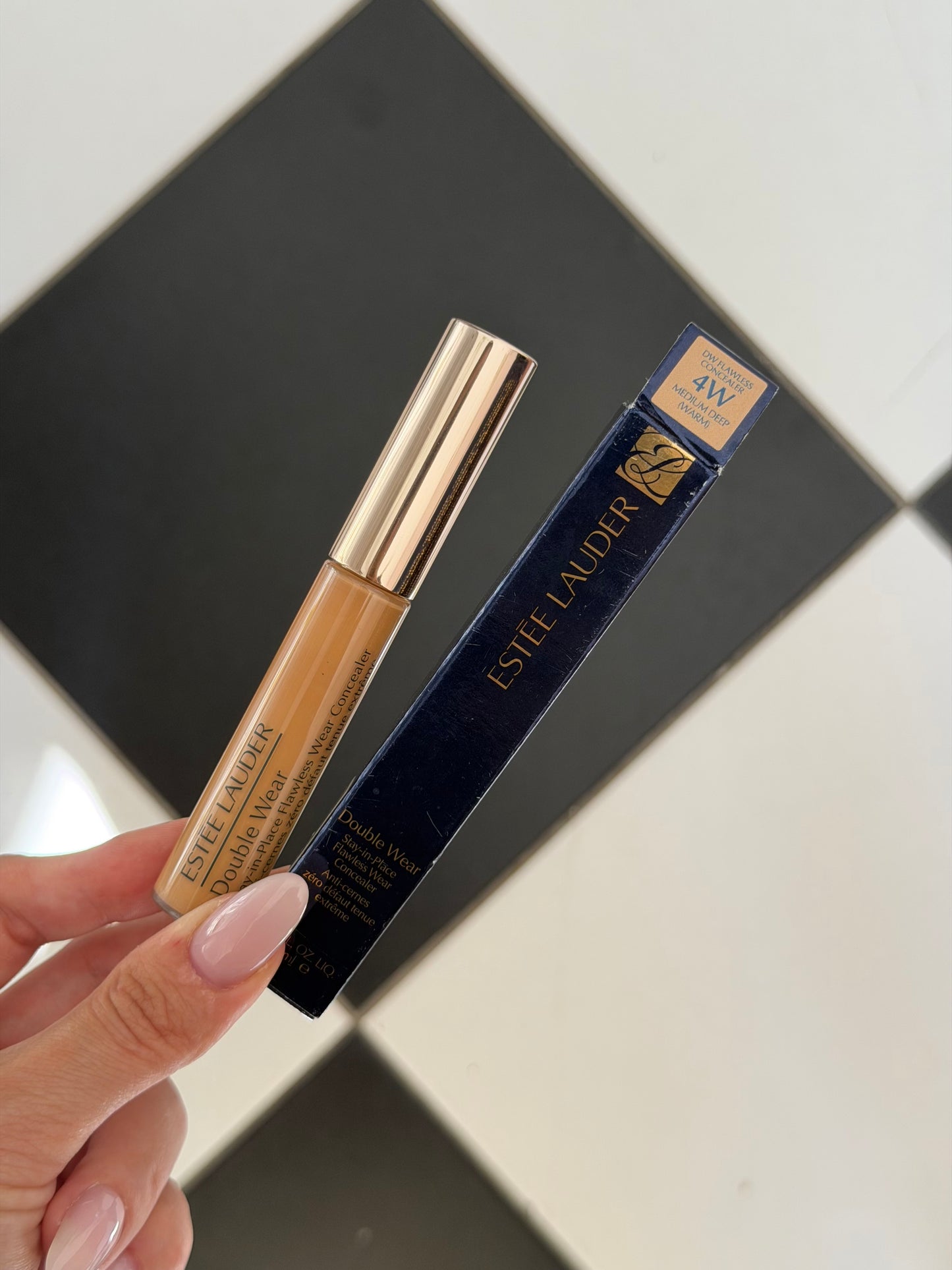 ESTÉE LAUDER Double Wear
Stay-in-Place Flawless Concealer (4W)
