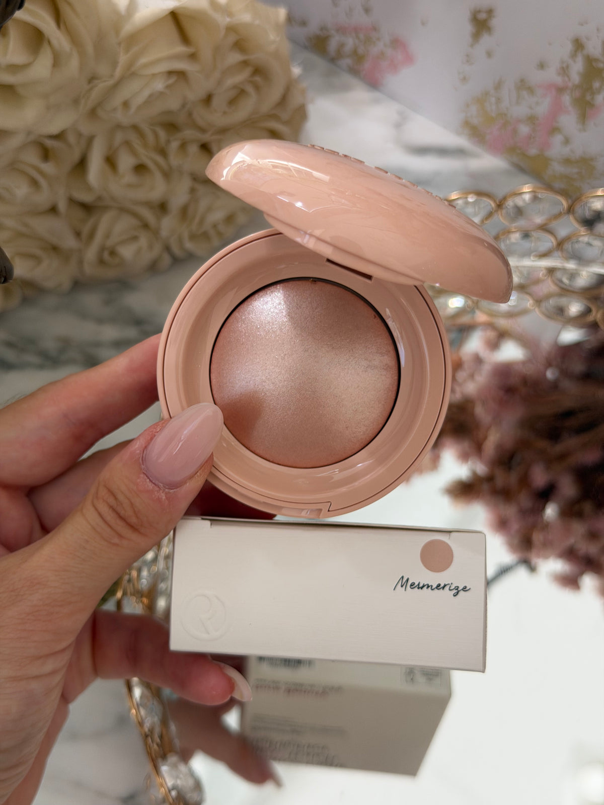 RARE BEAUTY Positive Light Silky Touch Highlighter - Mesmerize