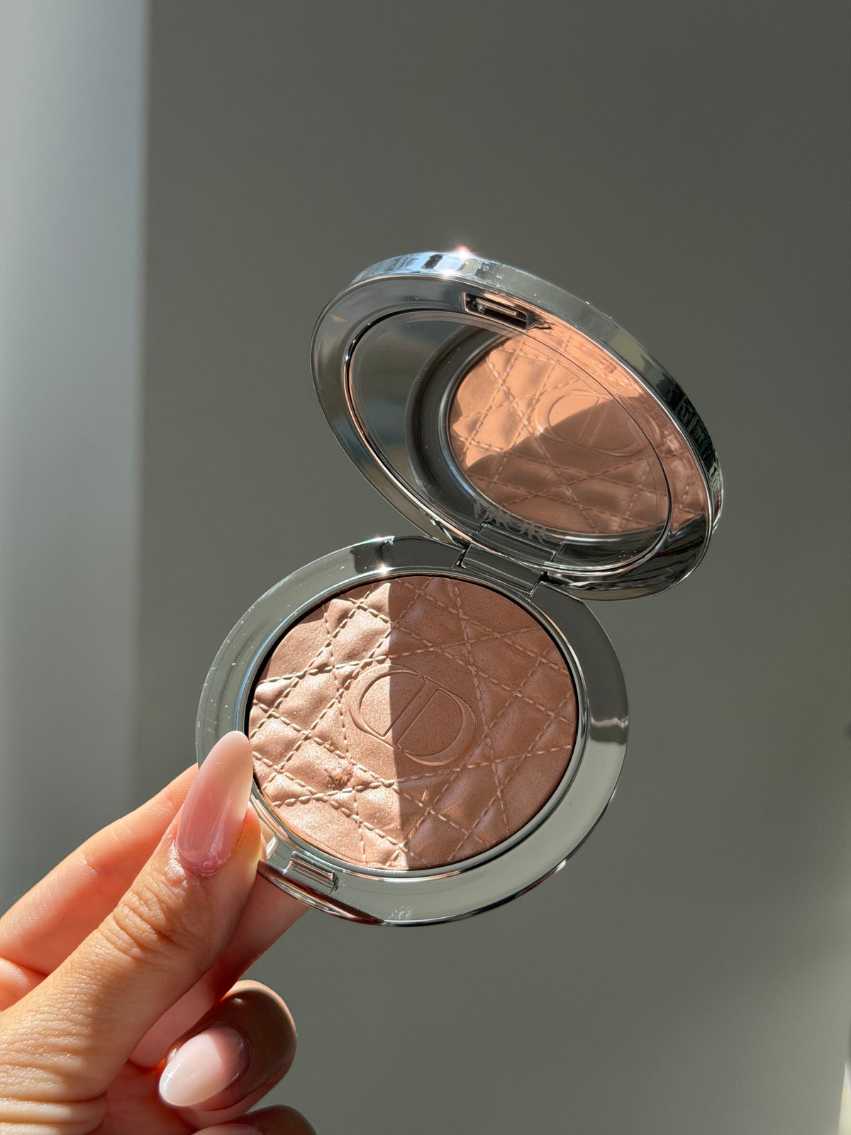 DIOR Forever Glow Luminizer - Illuminating Powder For Face (02)