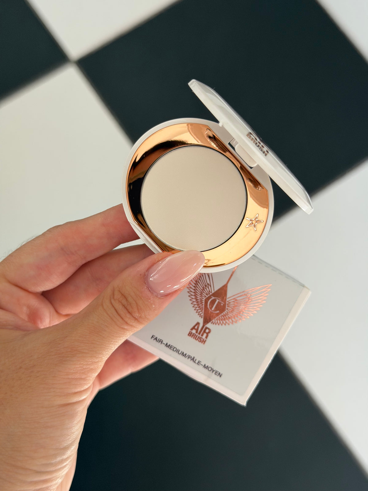 CHARLOTTE TILBURY Airbrush Brightening Flawless Finish Powder - Fair-Medium