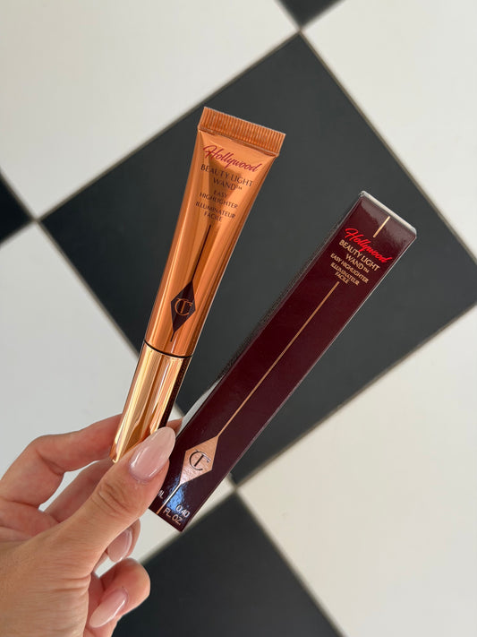 CHARLOTTE TILBURY
Hollywood Beauty Light Wand Liquid Highlighter - Spotlight