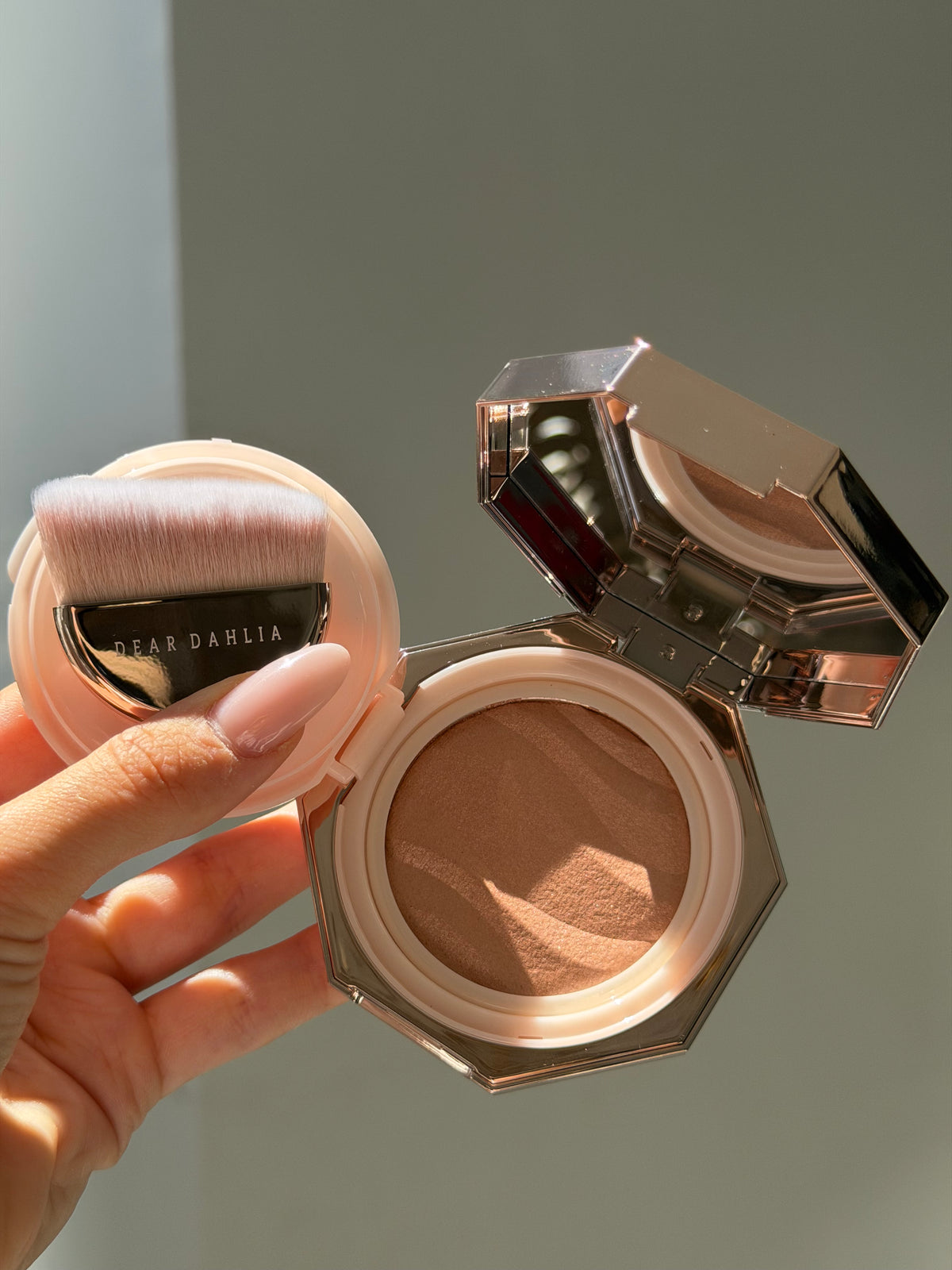 DEAR DAHLIA Blooming Edition
Endless Glow Illuminator - Highlighter