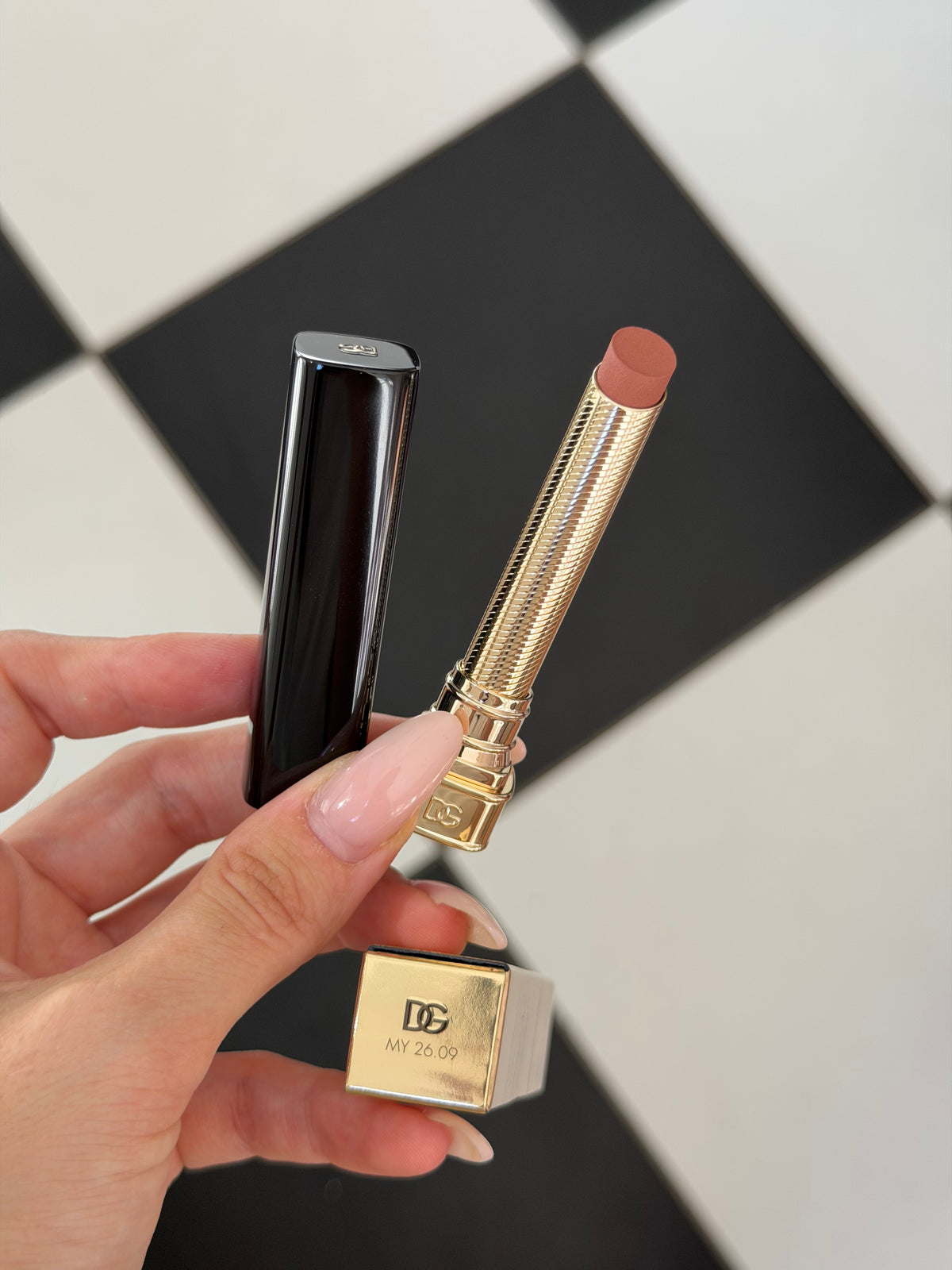 DOLCE&GABBANA My Comfy Matte Lipstick - My 26.09
Instant Rich Color & Hydration Lip Stylo
