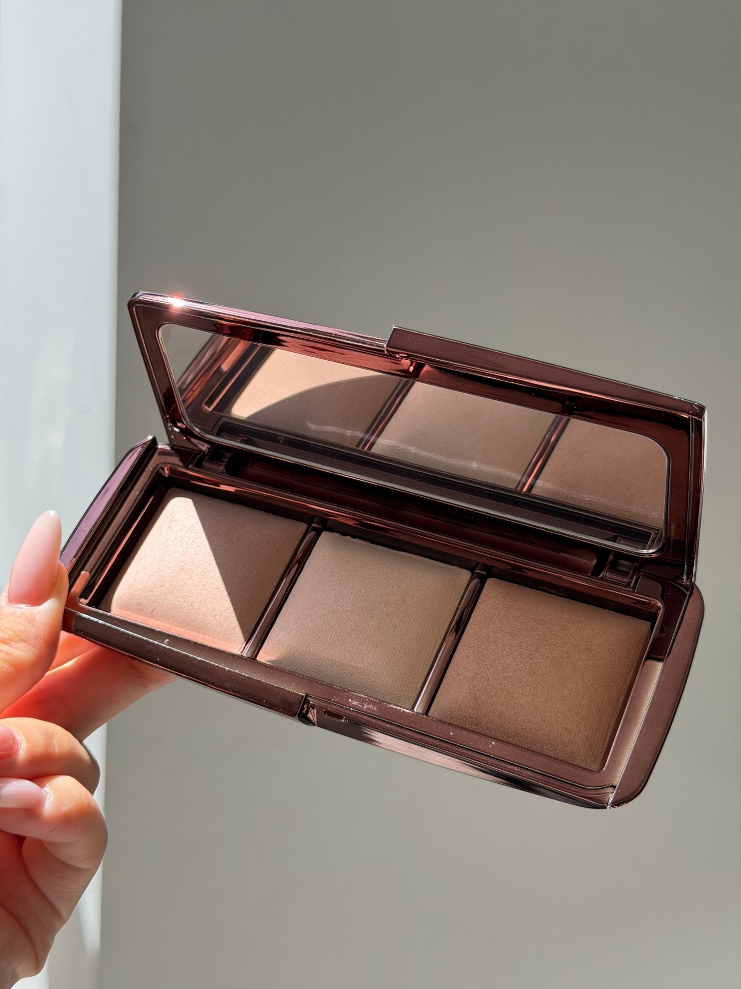 HOURGLASS Ambient Lighting Palette