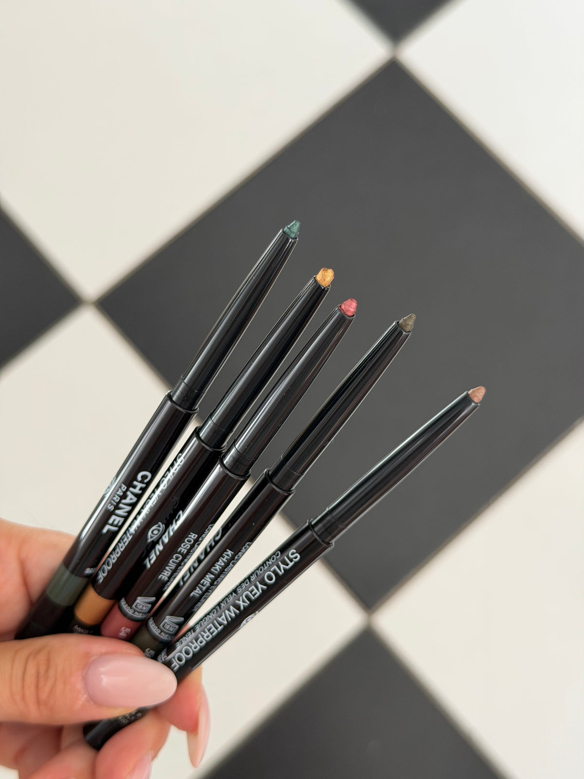 CHANEL Stylo Eyes Waterproof (76)
Long-Lasting Eyeliner