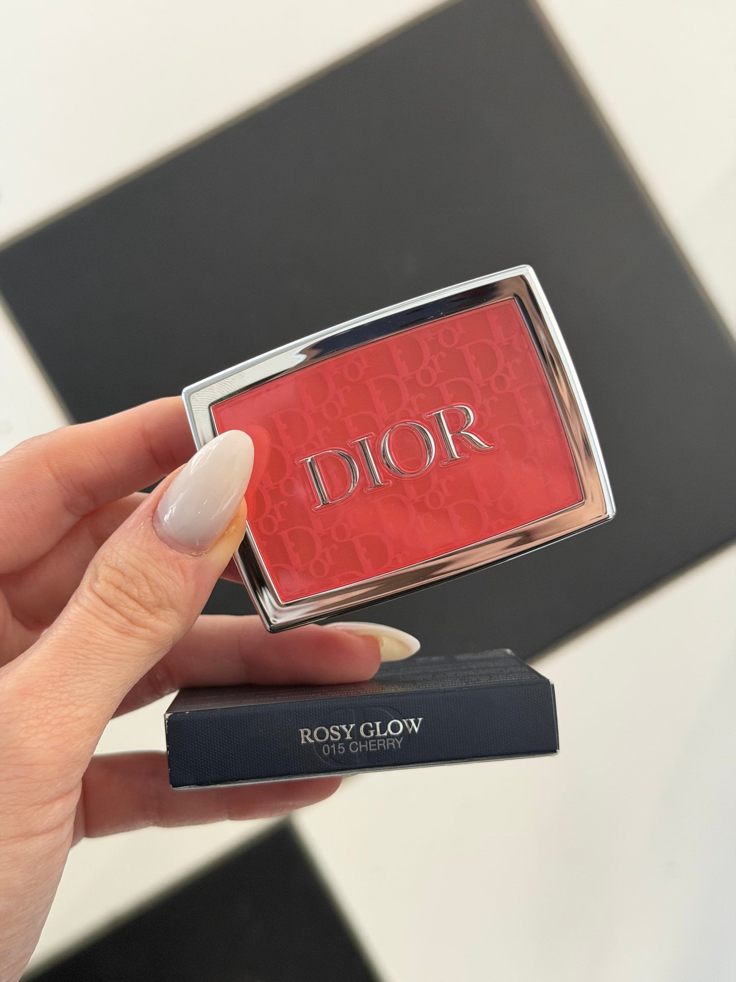DIOR Rosy Glow (015 Cherry)
Color-Awakening Blush - Natural Healthy Glow Effect