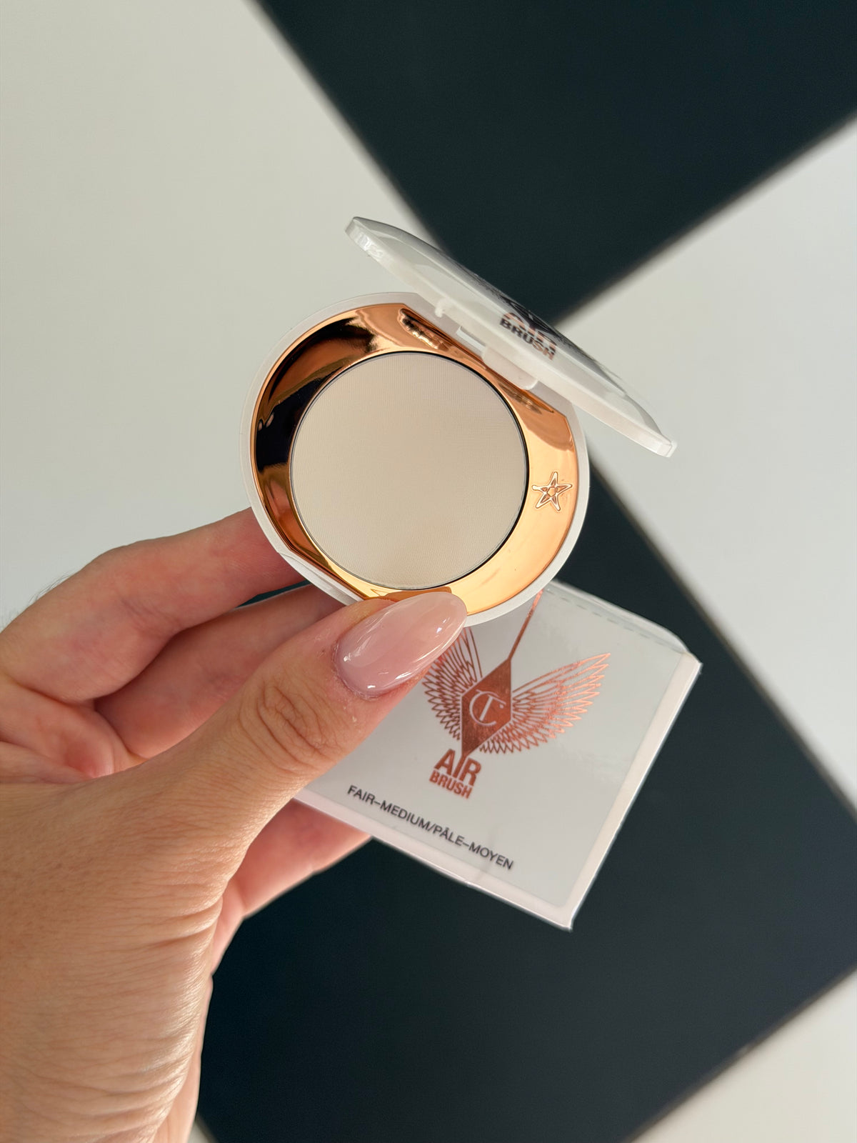 CHARLOTTE TILBURY Airbrush Brightening Flawless Finish Powder - Fair-Medium
