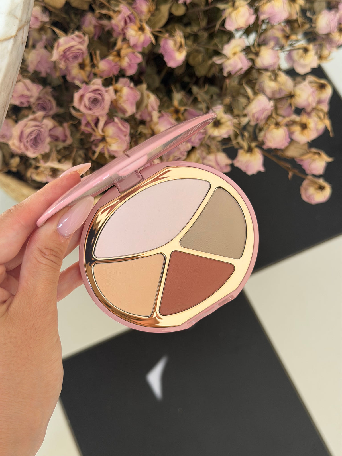 CHARLOTTE TILBURY 4 Colors Contour (Blush&Bronzer) Palette (03)