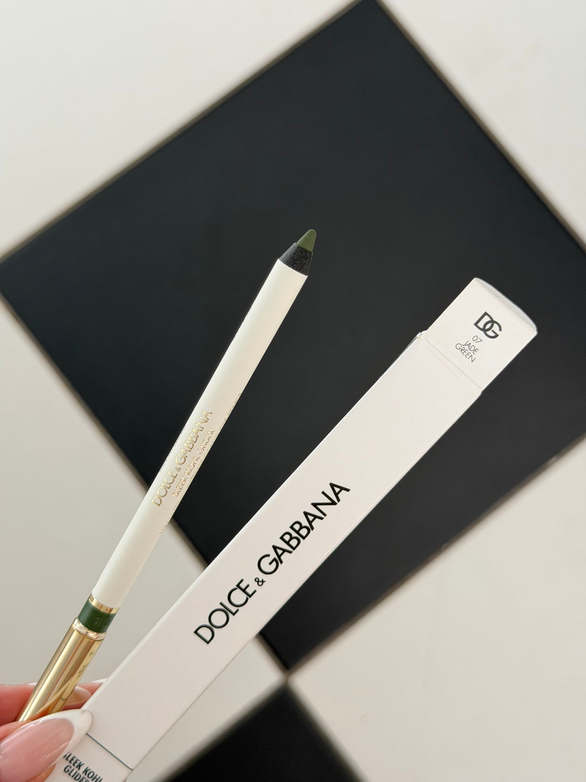 DOLCE&GABBANA Sleek Khol Glider 
10H Lasting Intense Color Eye Pencil (07)