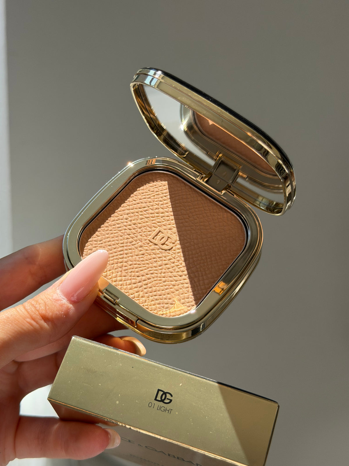 DOLCE&GABBANA Face&Eyes Match
Lasting Bronzer & Eyeshadow Powder (01)
