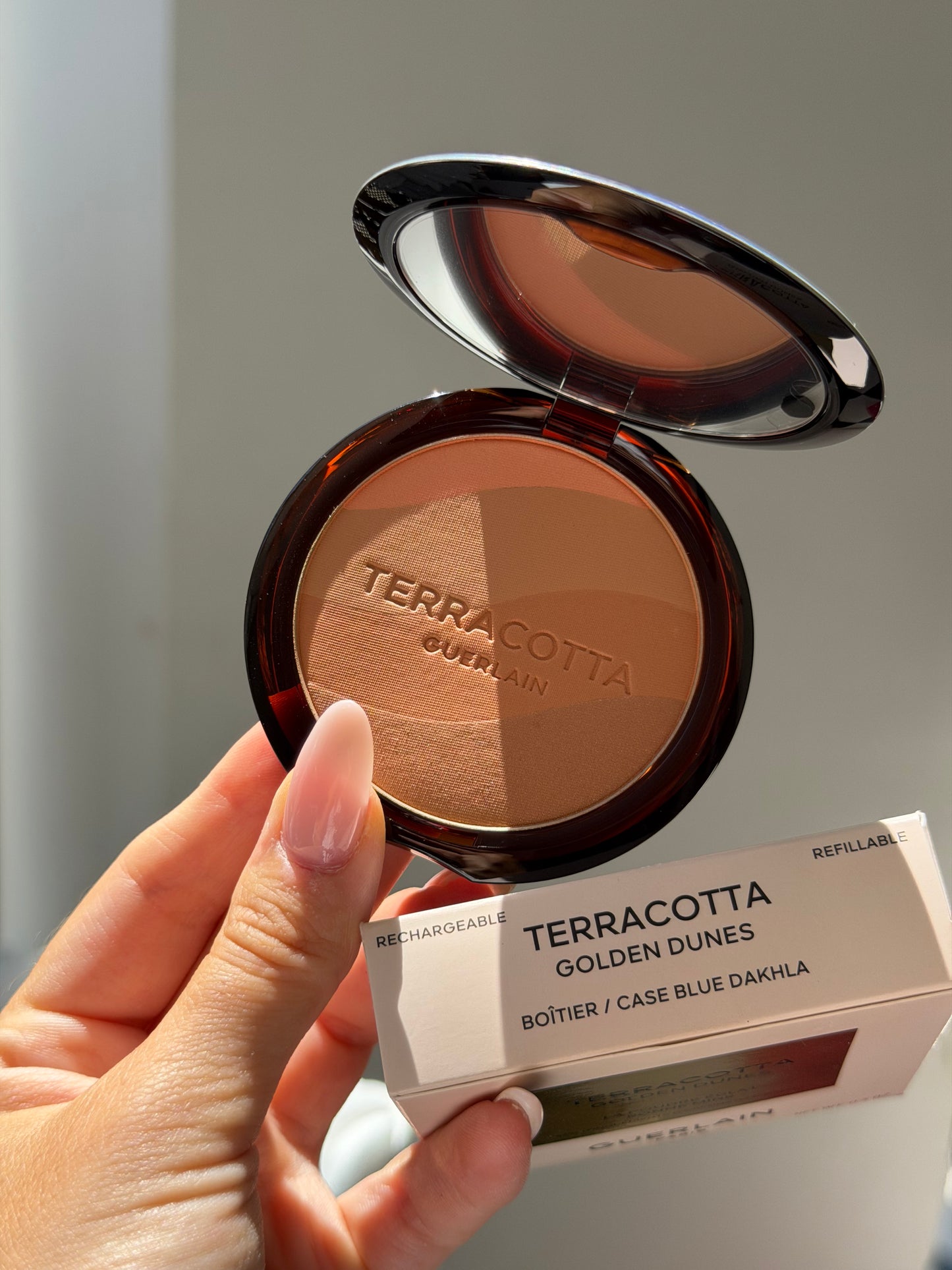 GUERLAIN Terracotta Golden Dunes
The Sun-Kissed Healthy Glow Powder Limited Edition - Case Blue Dakhla
