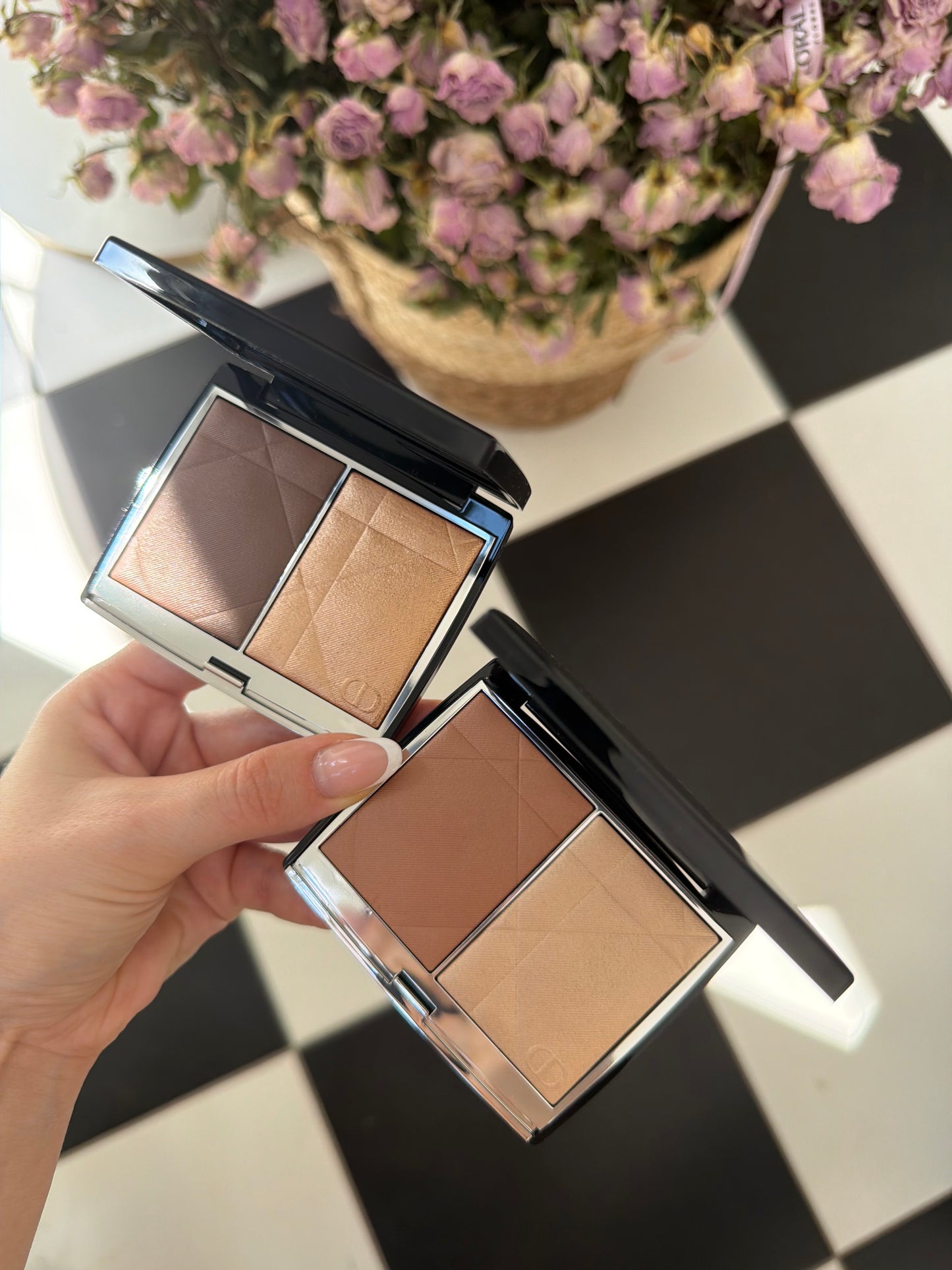 DIOR Rouge Blush Colour & Glow (100)
Multi-Use Face Palette – Color and Highlighter Duo