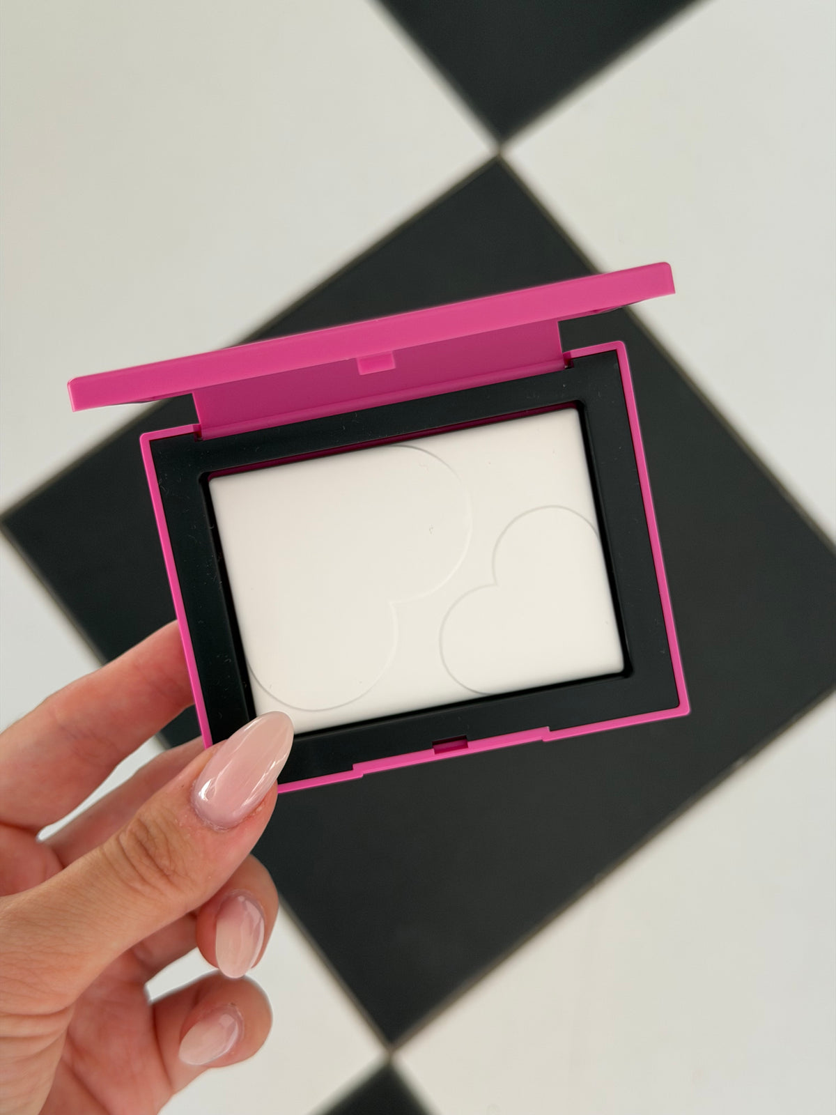 NARS Light Reflecting™ Setting Powder - Limited Edition Pink With Heart Motifs