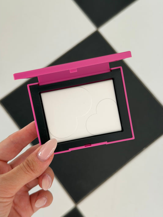 NARS Light Reflecting™ Setting Powder - Limited Edition Pink With Heart Motifs