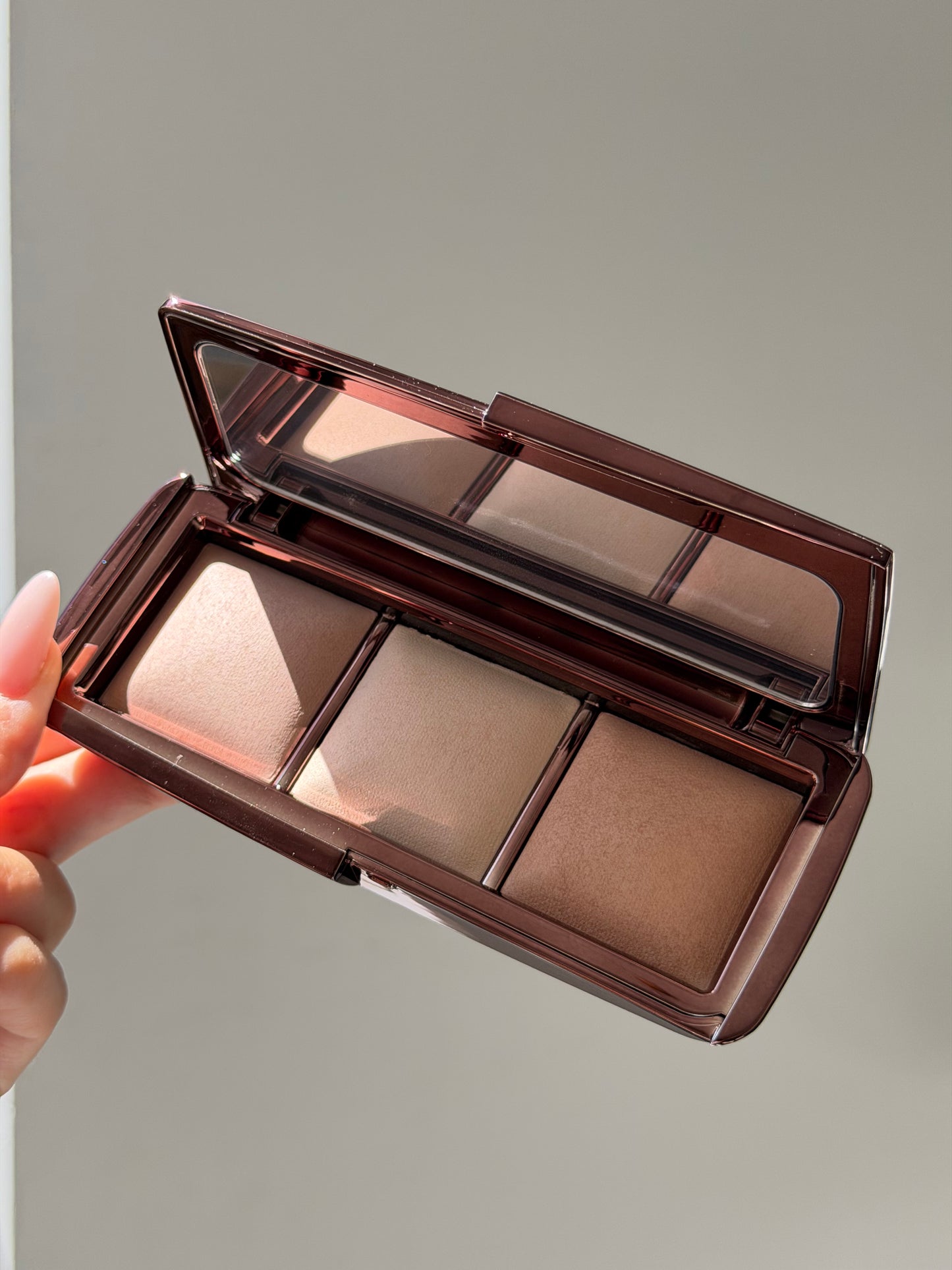 HOURGLASS Ambient Lighting Palette