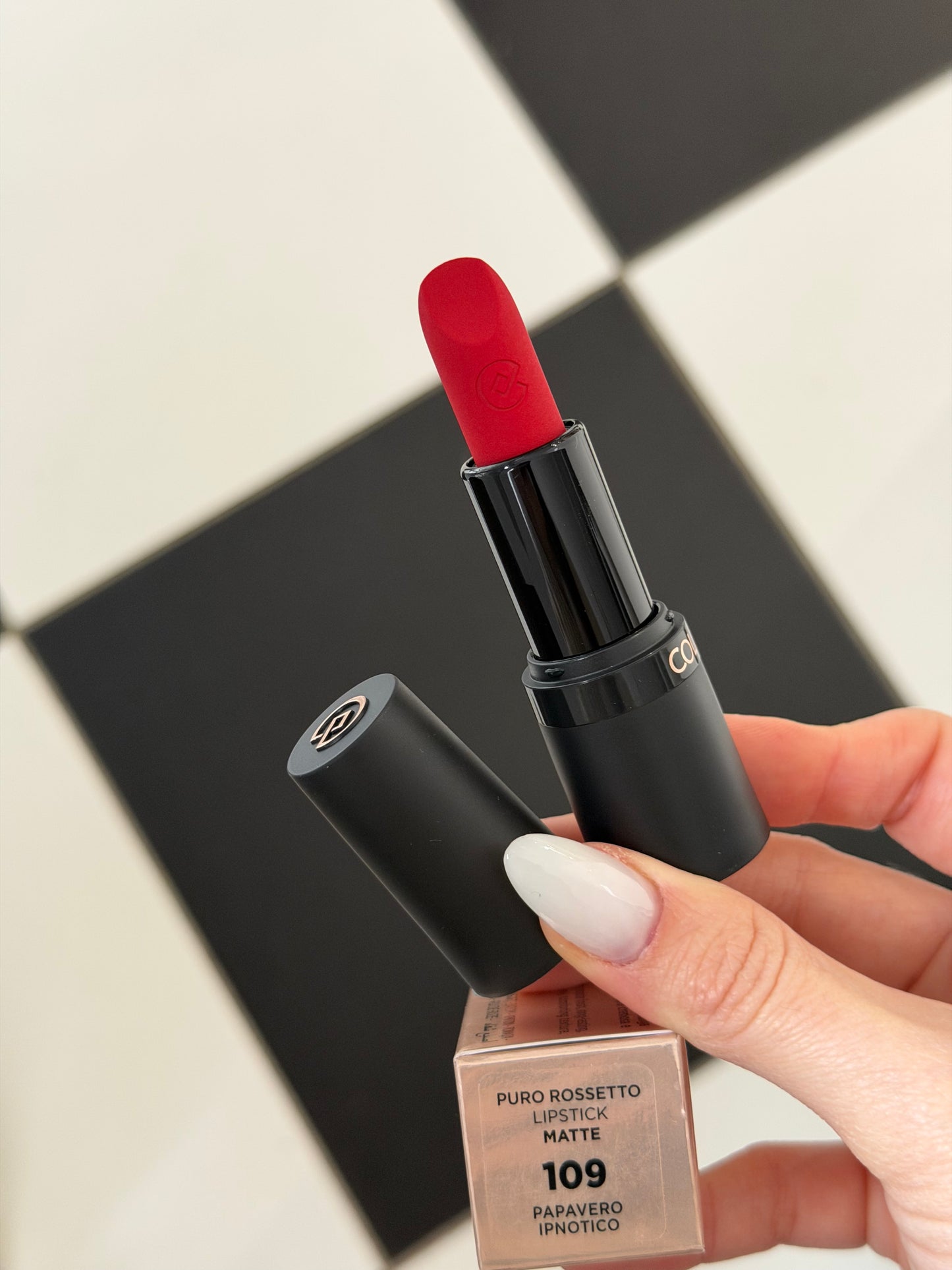 COLLISTAR
Puro Matte Lipstick (109)
Hydrated Lips With a Long-Lasting Matte Finish