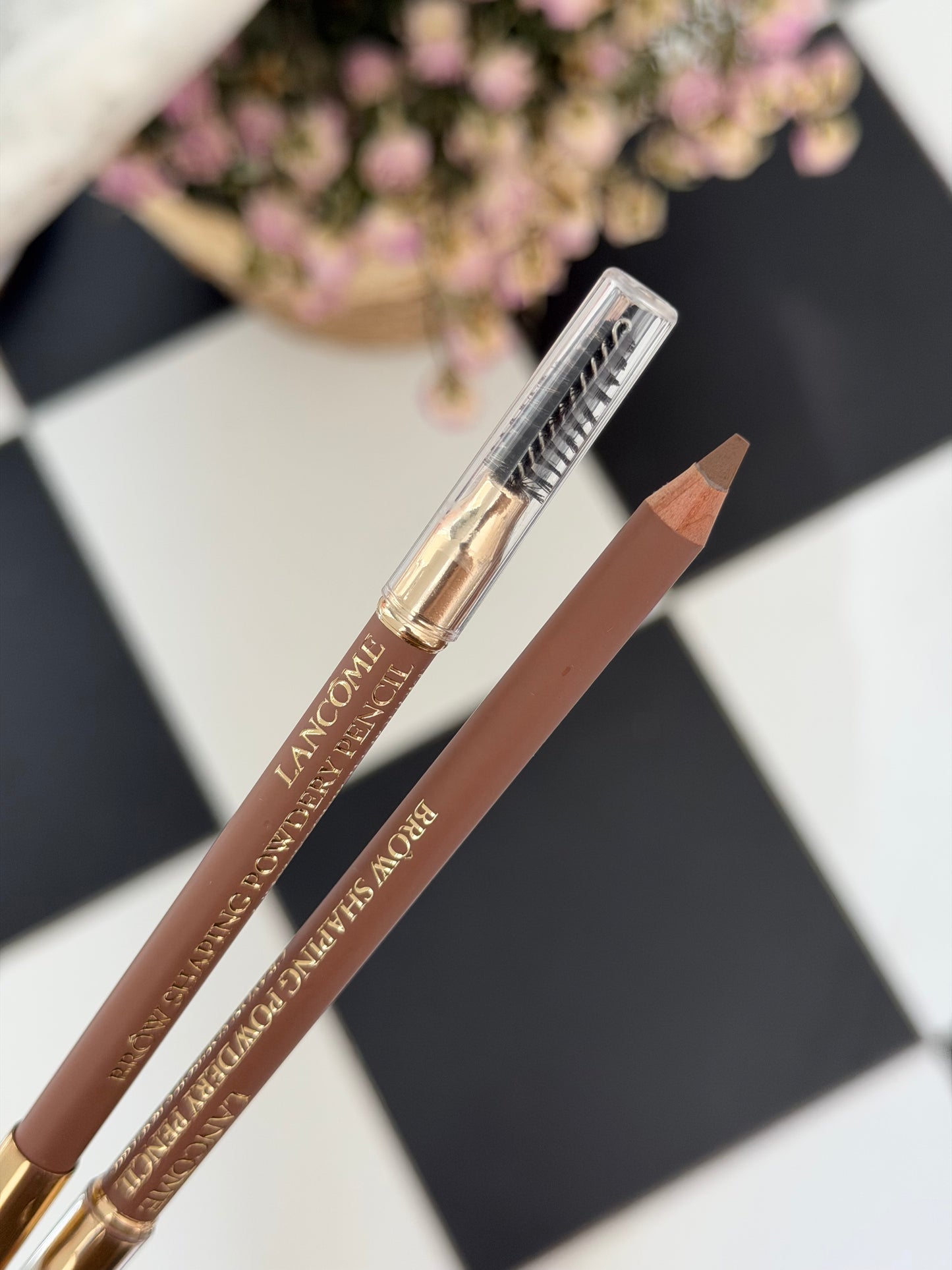 LANCÔME Brow Shaping Powdery Pencil (02)
Defined & Natural