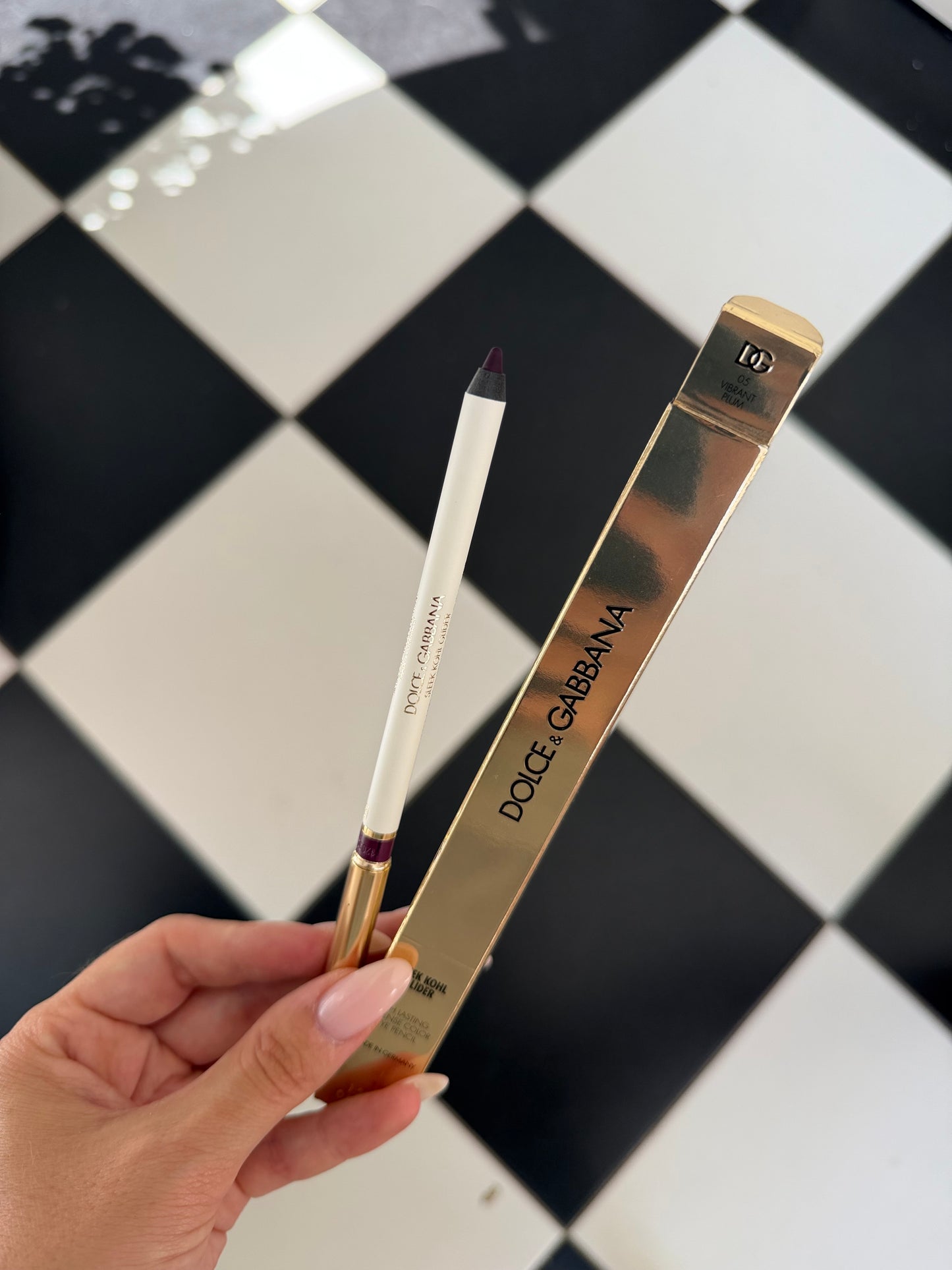 DOLCE&GABBANA Sleek Khol Glider 
10H Lasting Intense Color Eye Pencil (05)