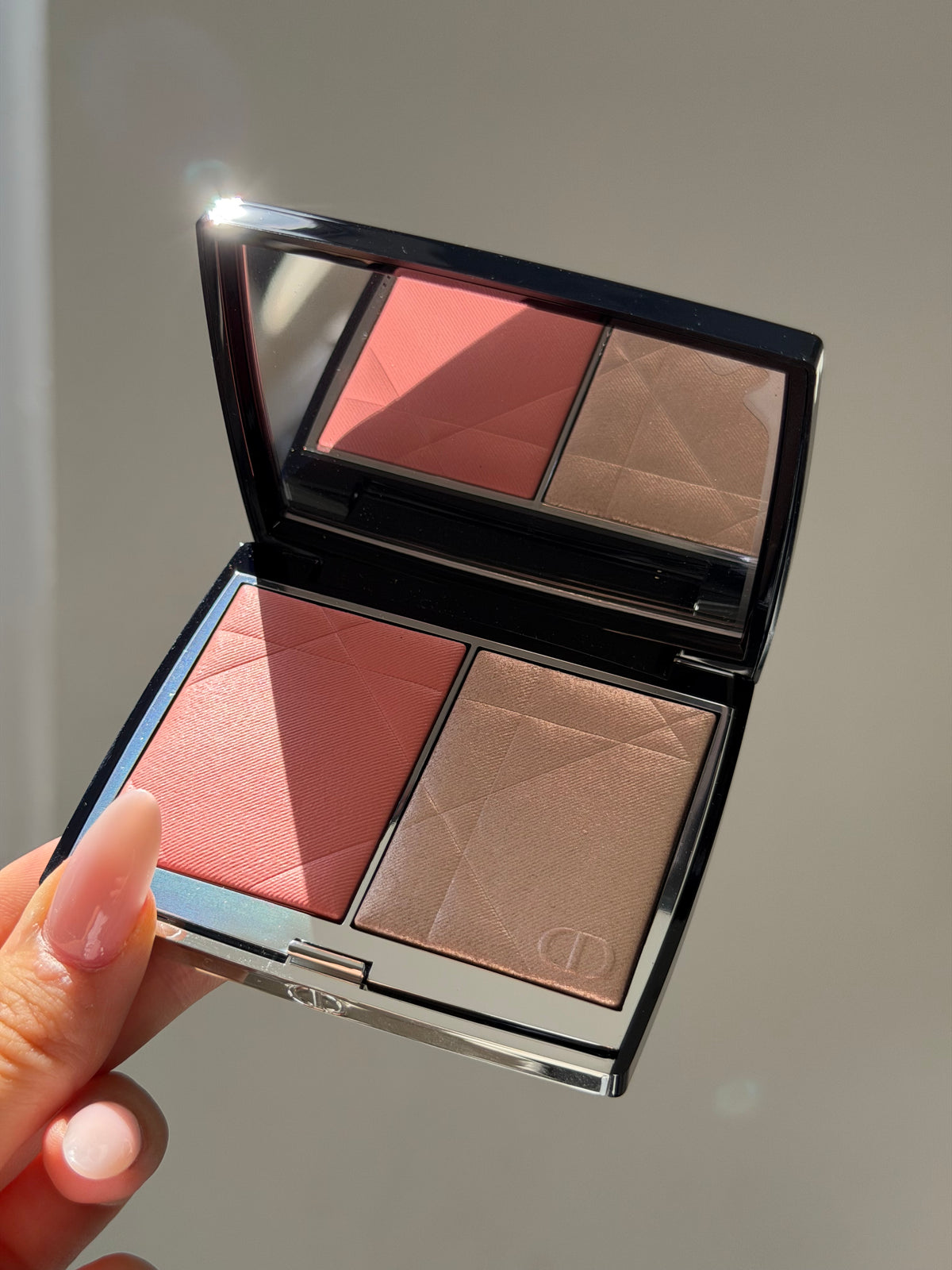 DIOR Rouge Blush Colour & Glow (257)
Multi-Use Face Palette – Color and Highlighter Duo