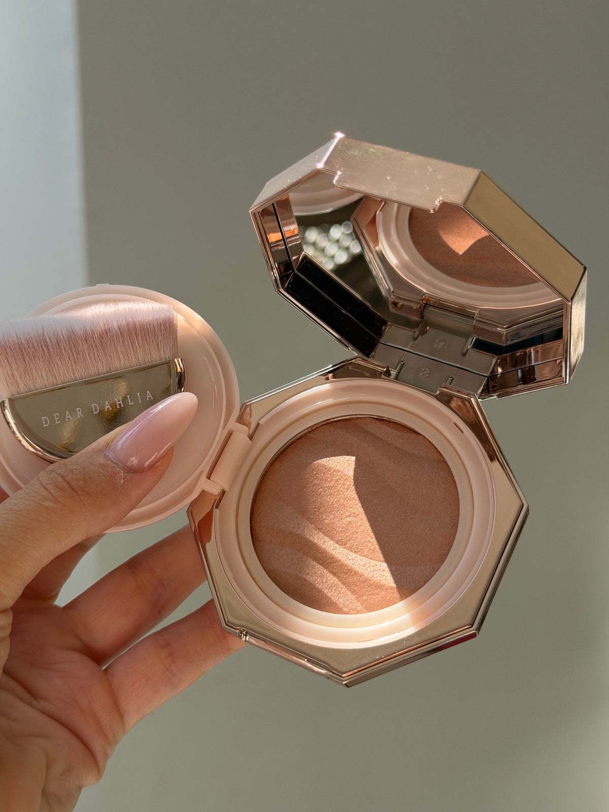 DEAR DAHLIA Blooming Edition
Endless Glow Illuminator - Highlighter