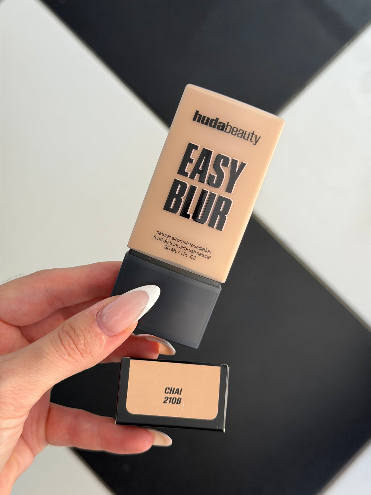HUDA BEAUTY Easy Blur Natural Airbrush Foundation - Chai 210B