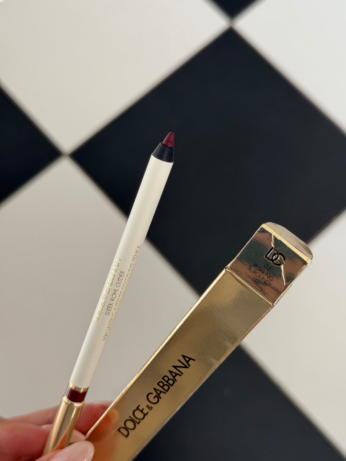 DOLCE&GABBANA Sleek Khol Glider 
10H Lasting Intense Color Eye Pencil (03)