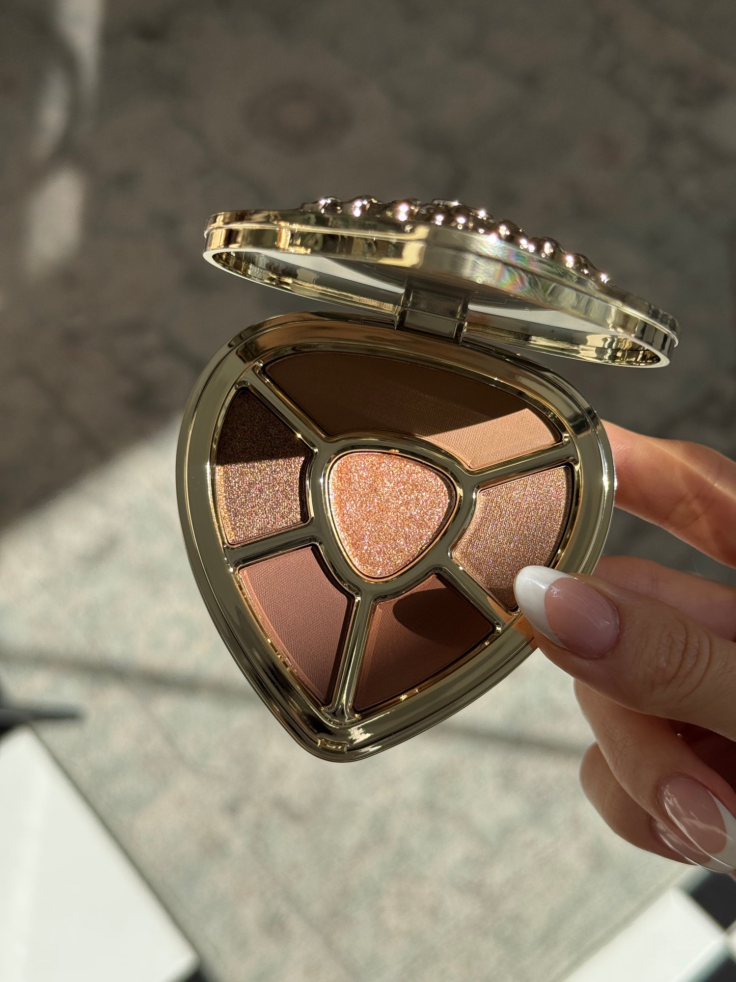 DOLCE&GABBANA Ever Icon Eye Palette (01)
10H Multi-Finish Day To Night Eyeshadow