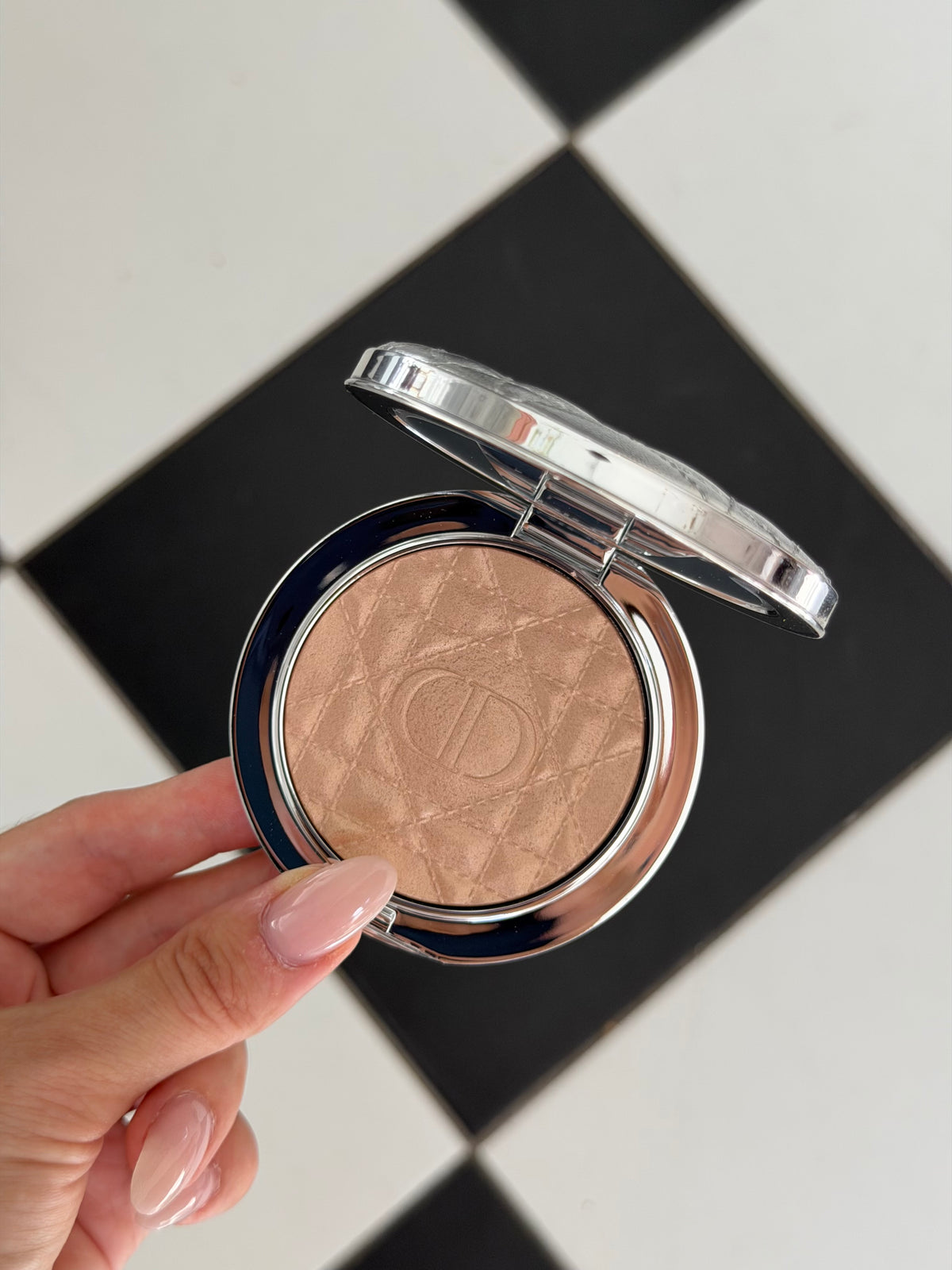 DIOR Forever Glow Luminizer - Illuminating Powder For Face (01)