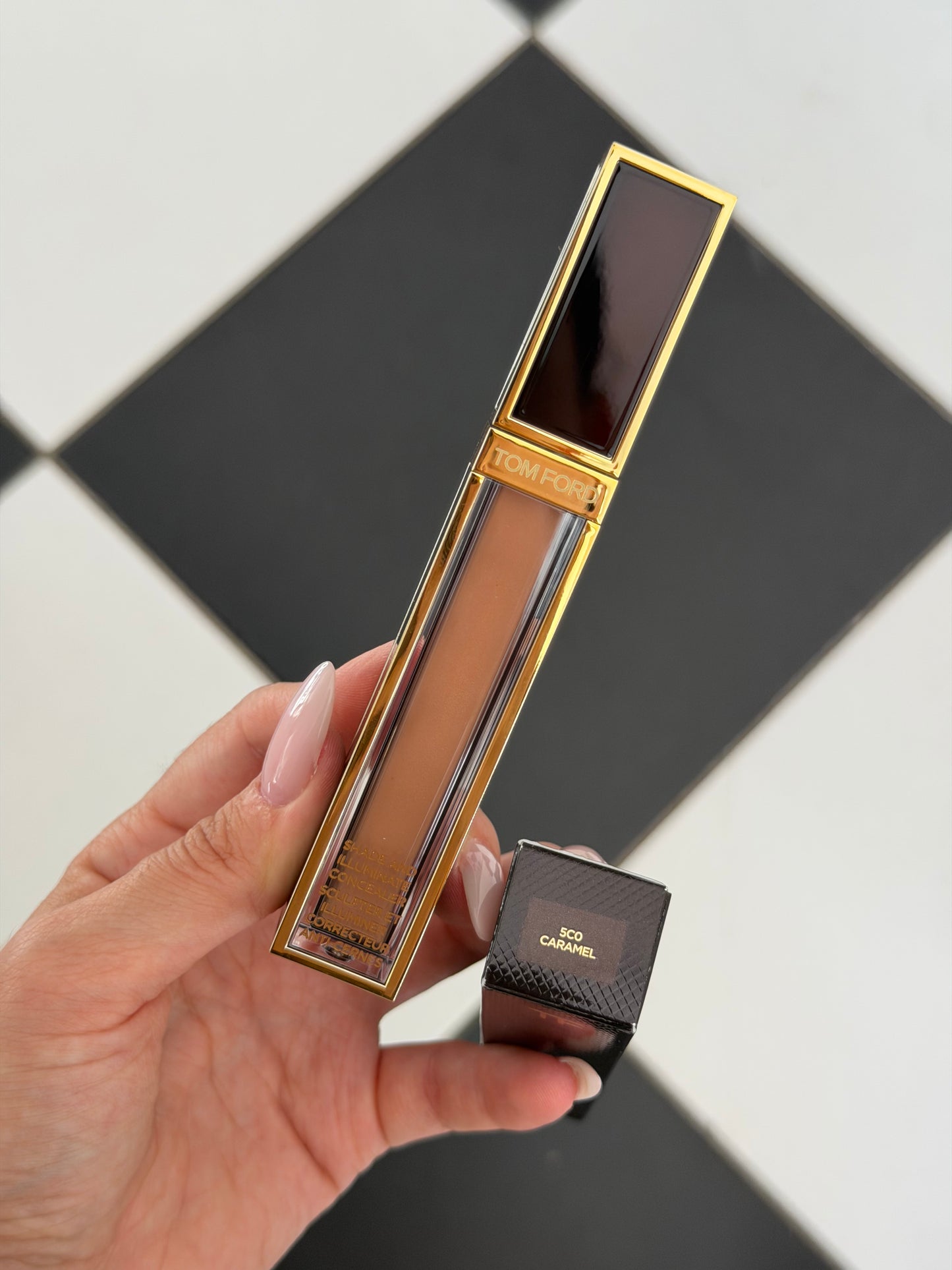 TOM FORD Shade And Illuminate Concealer (5C0)